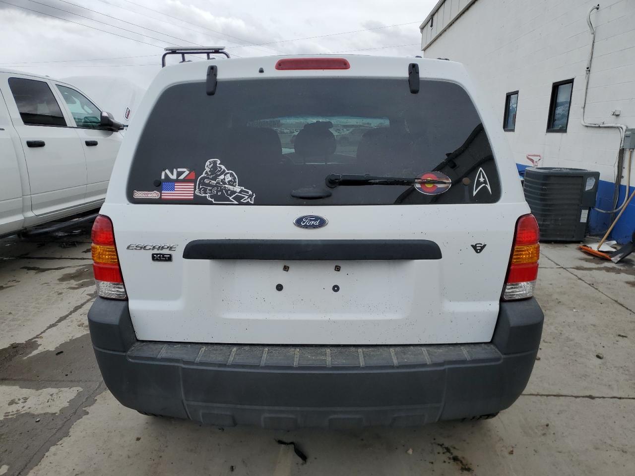 Photo 5 VIN: 1FMYU93145KC82280 - FORD ESCAPE 