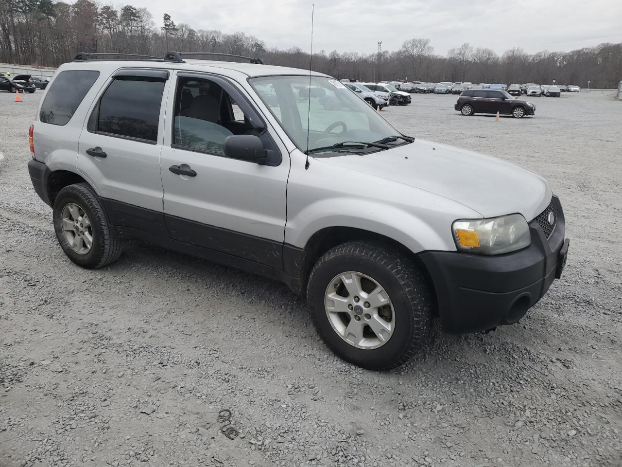 Photo 3 VIN: 1FMYU93145KC96079 - FORD ESCAPE 