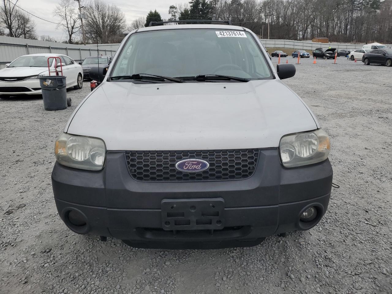 Photo 4 VIN: 1FMYU93145KC96079 - FORD ESCAPE 