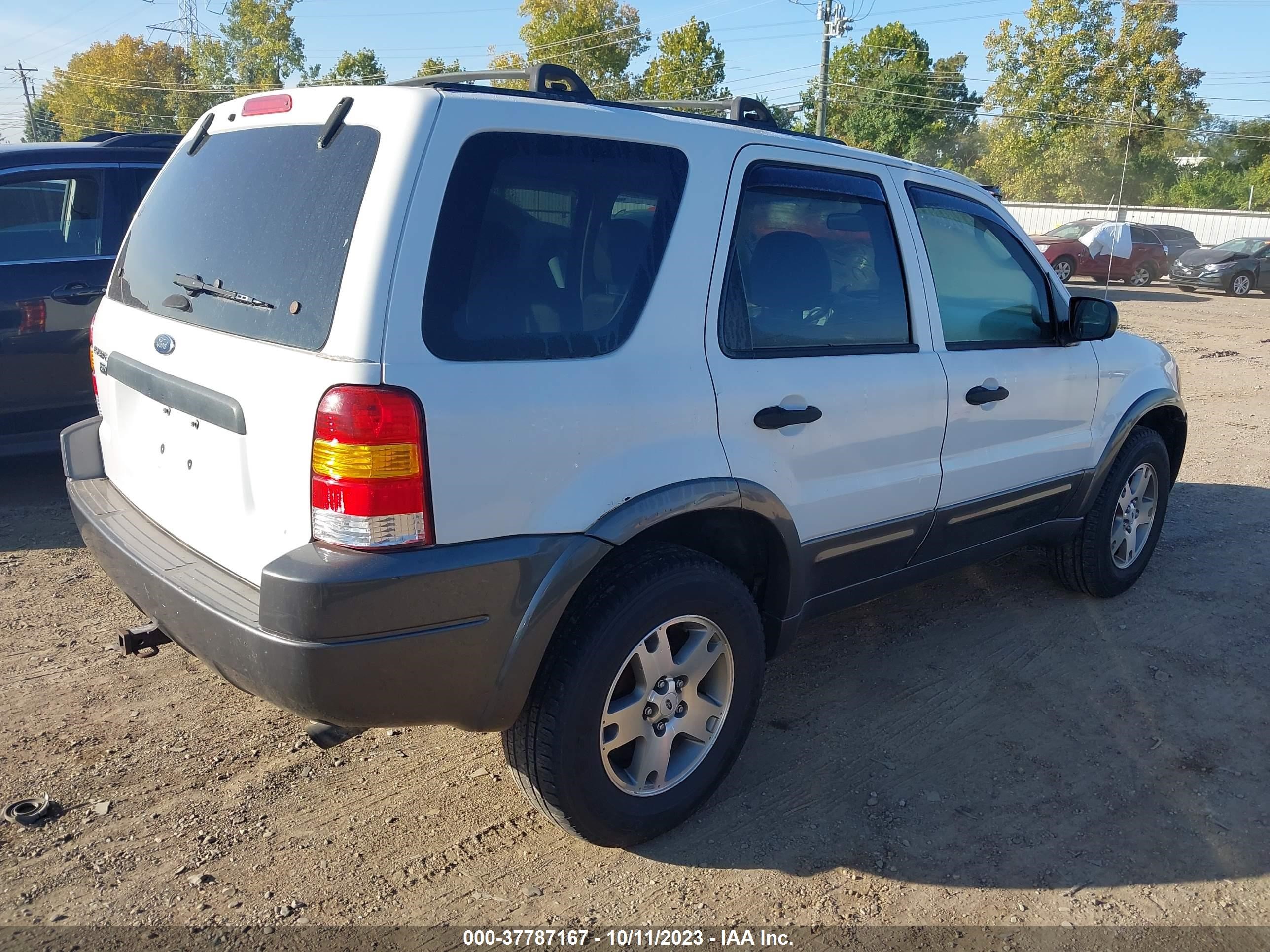 Photo 3 VIN: 1FMYU93153KB89104 - FORD ESCAPE 