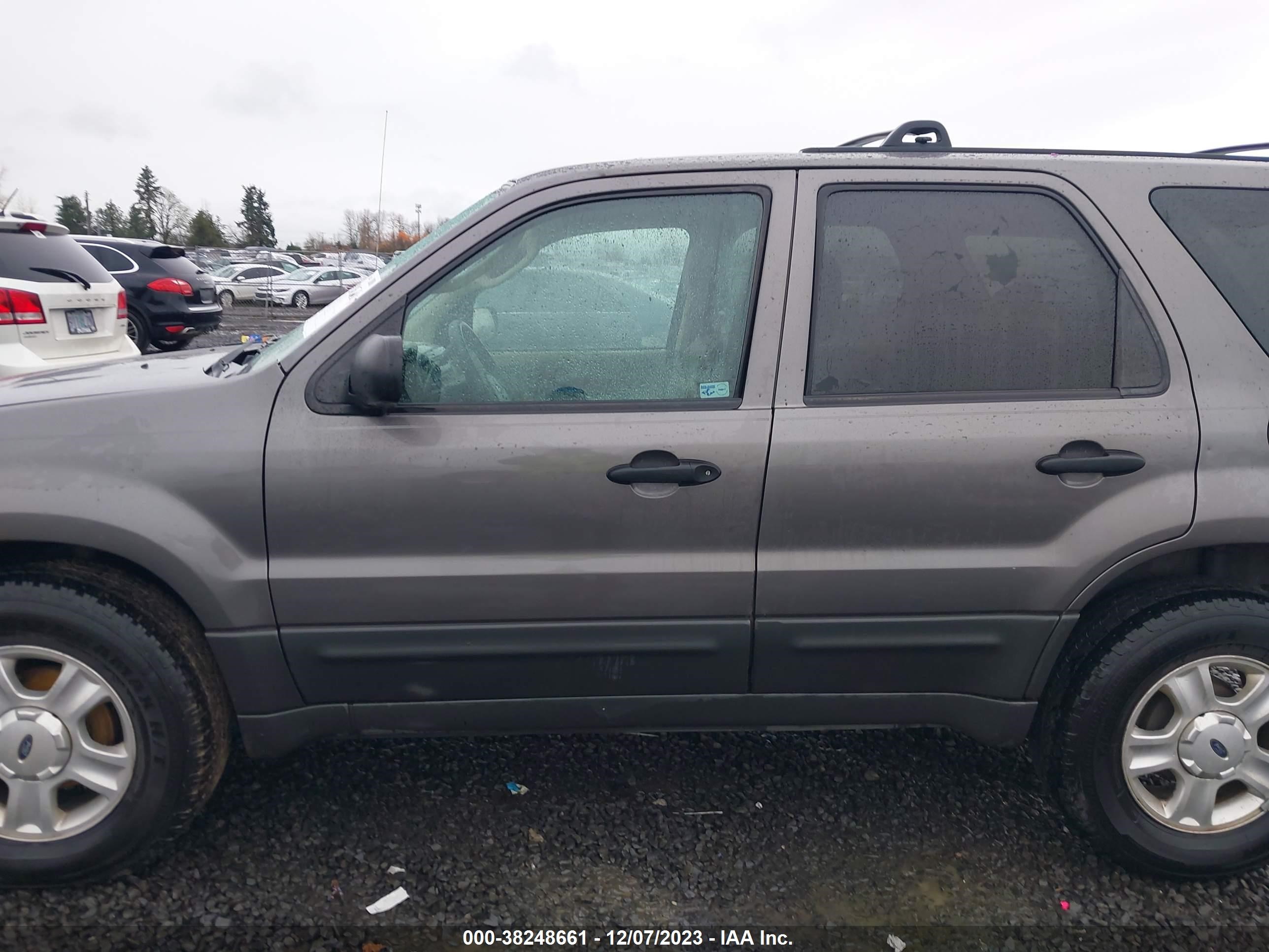 Photo 13 VIN: 1FMYU93153KD77279 - FORD ESCAPE 