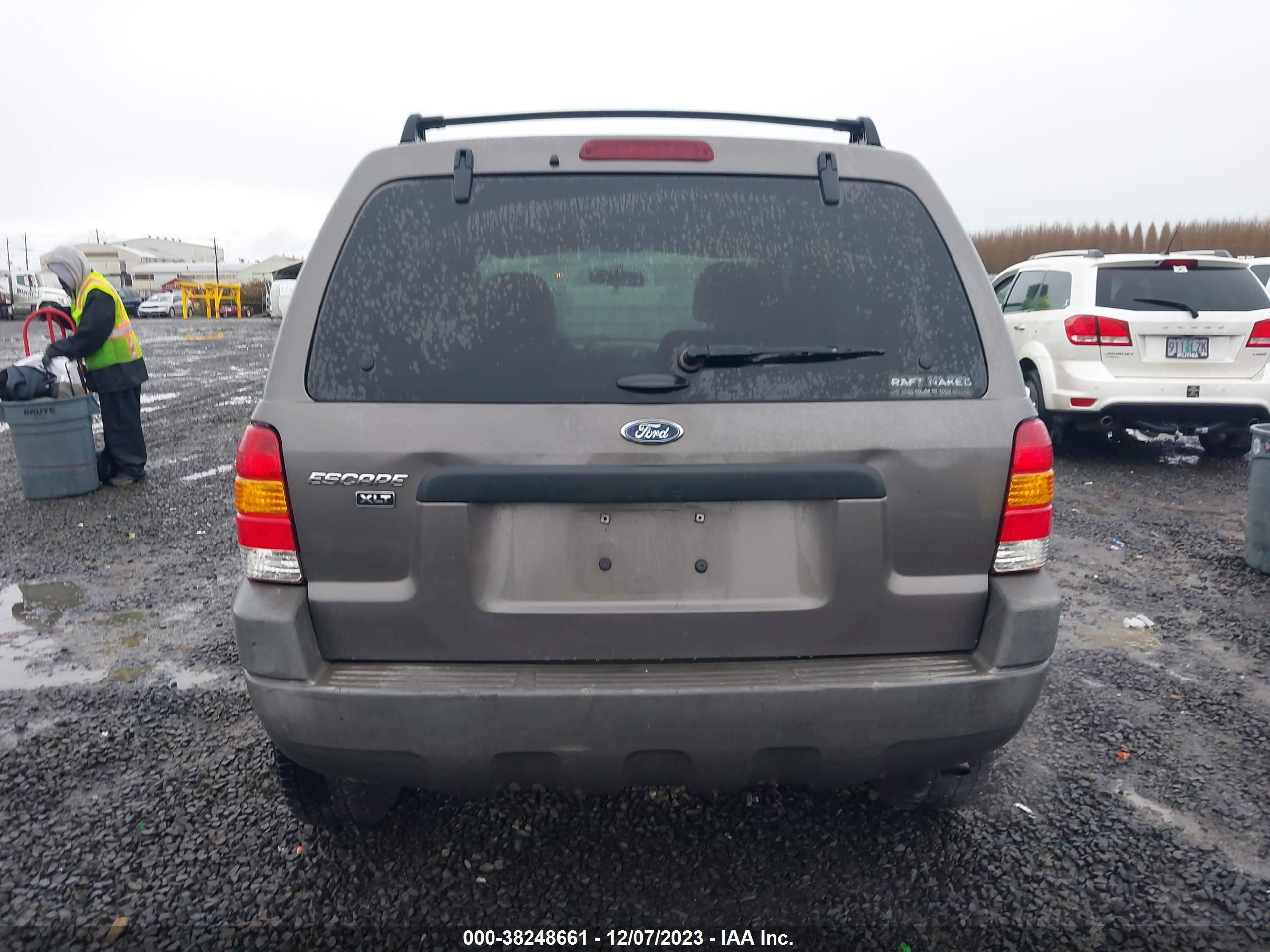 Photo 15 VIN: 1FMYU93153KD77279 - FORD ESCAPE 