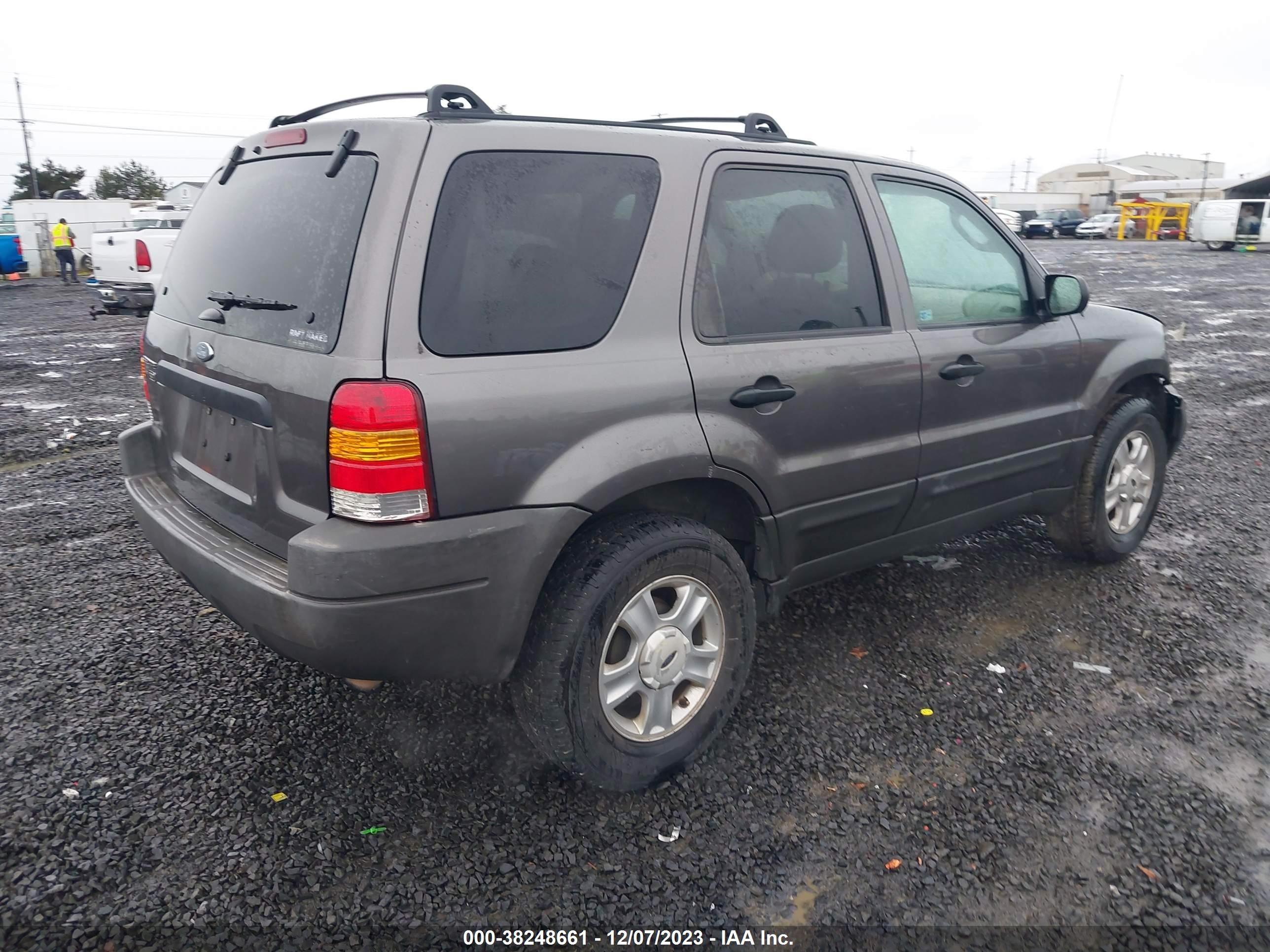 Photo 3 VIN: 1FMYU93153KD77279 - FORD ESCAPE 