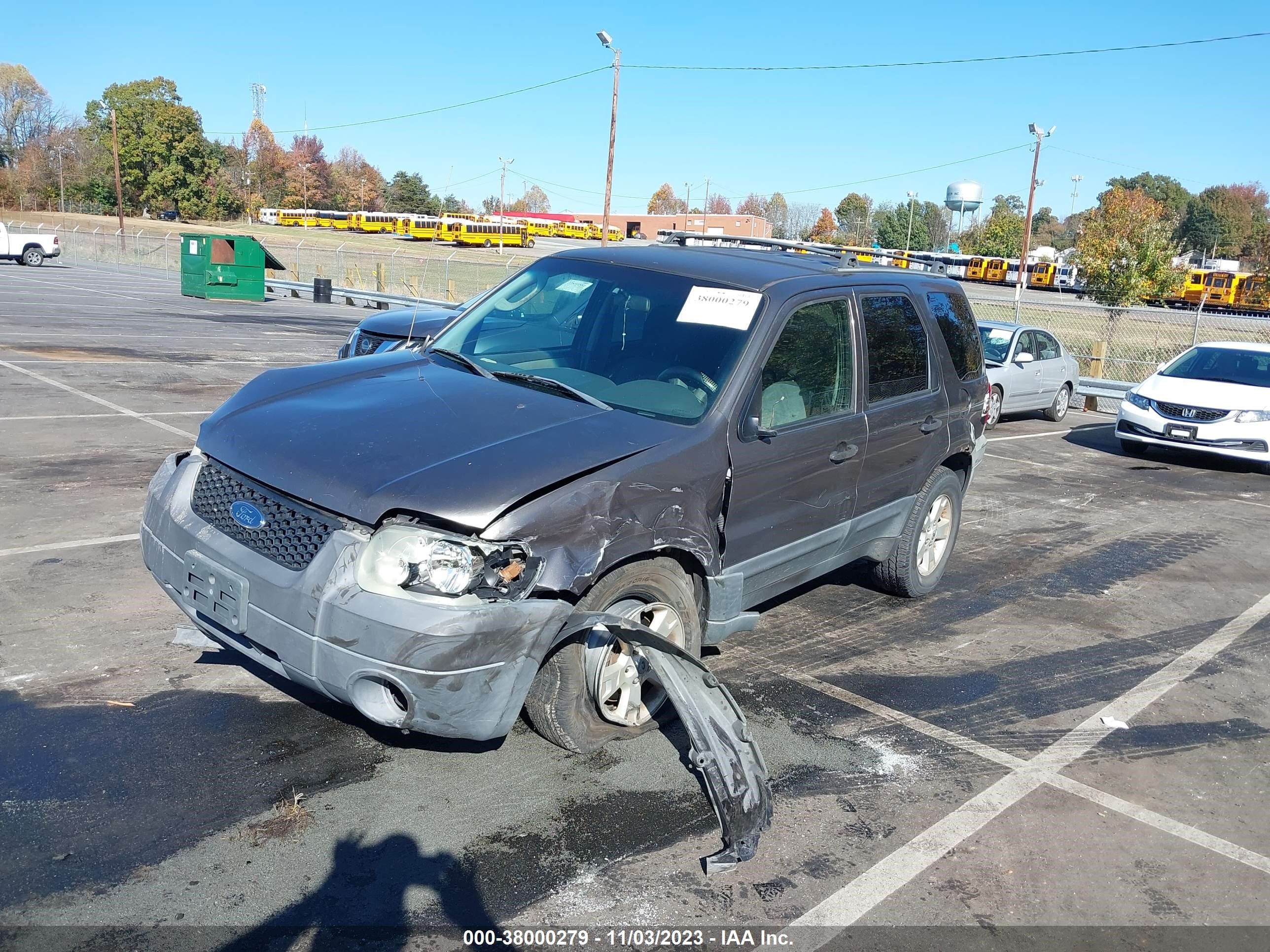 Photo 1 VIN: 1FMYU93155KA05931 - FORD ESCAPE 