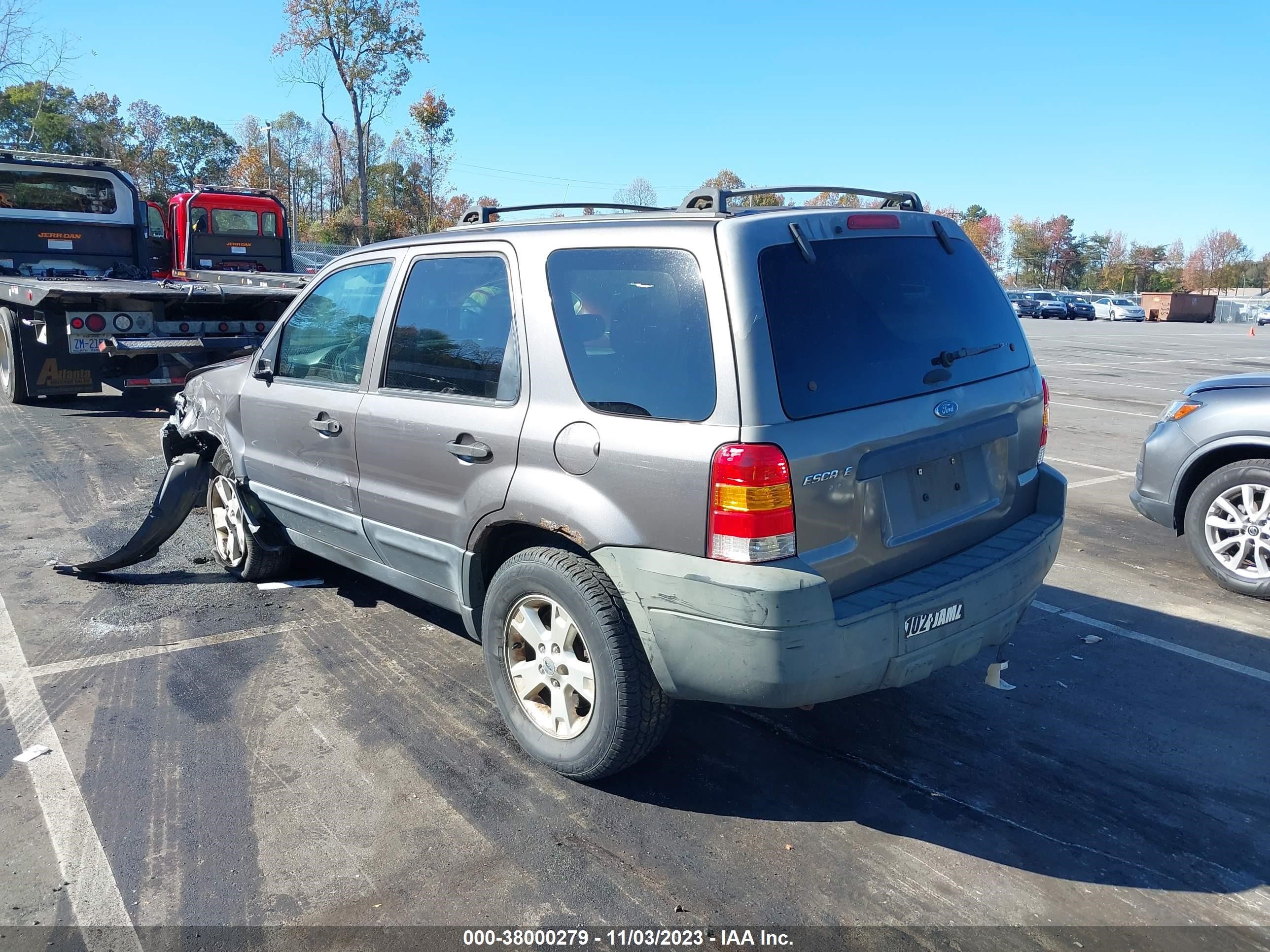 Photo 2 VIN: 1FMYU93155KA05931 - FORD ESCAPE 