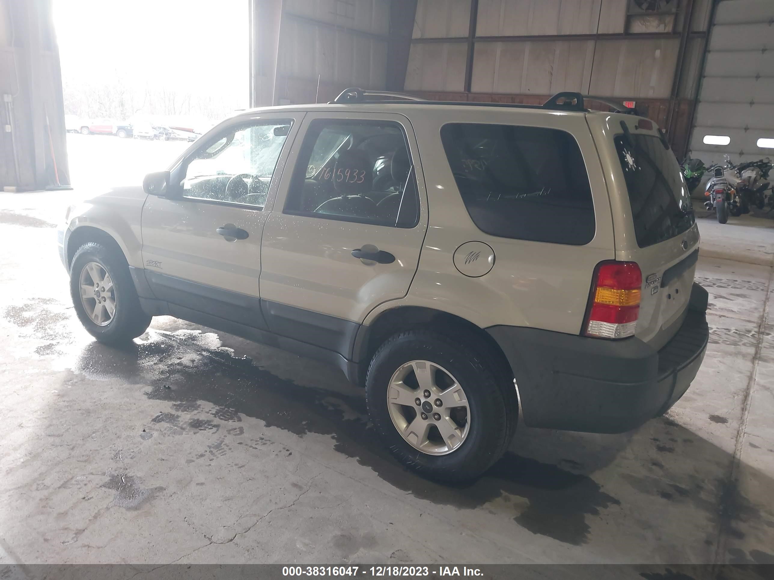 Photo 2 VIN: 1FMYU93155KE22515 - FORD ESCAPE 