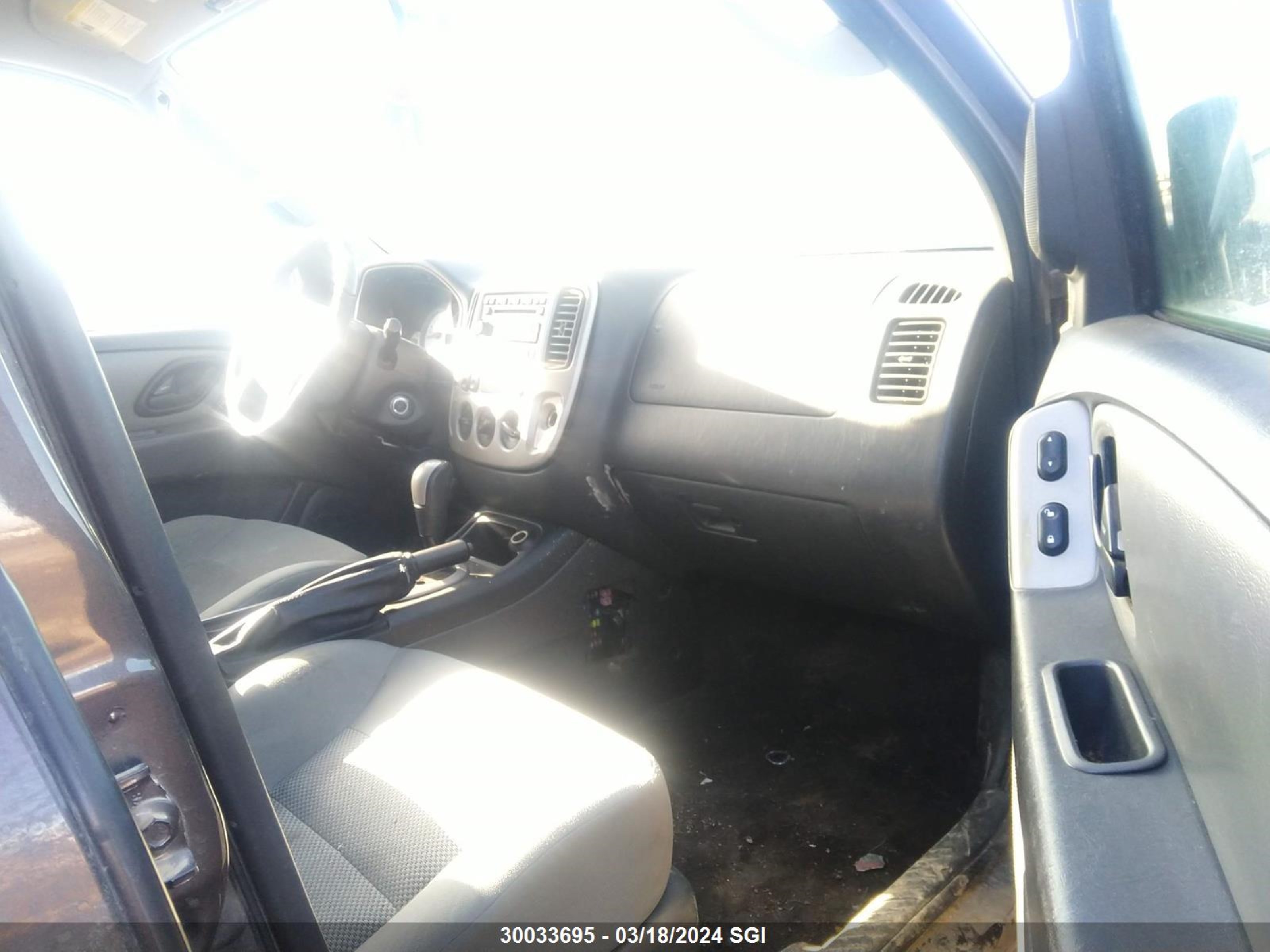 Photo 4 VIN: 1FMYU93156KD32931 - FORD ESCAPE 