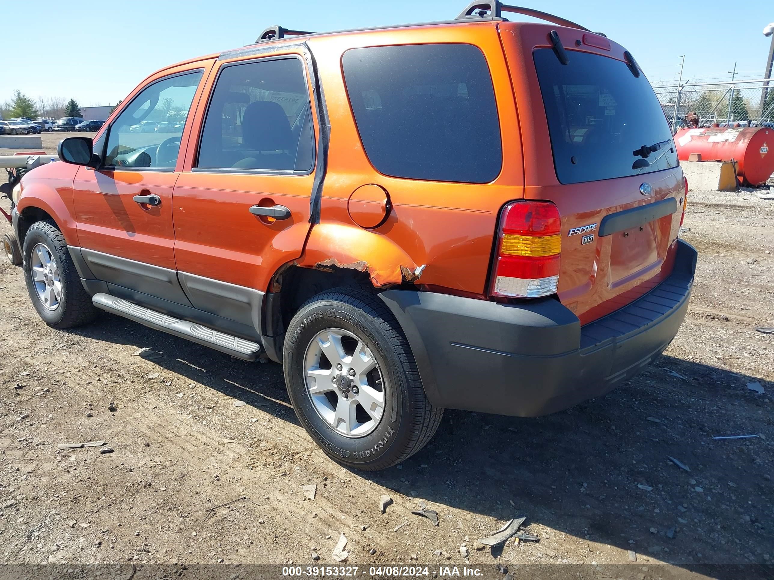 Photo 2 VIN: 1FMYU93157KA60513 - FORD ESCAPE 