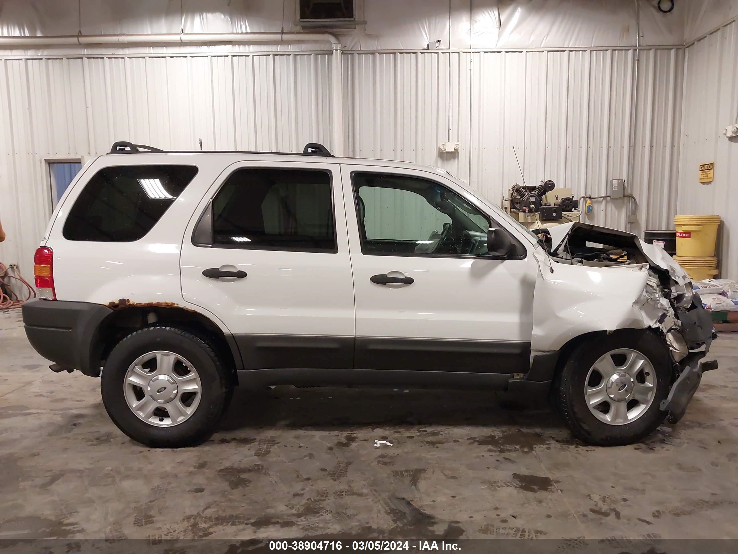 Photo 13 VIN: 1FMYU93163KD18984 - FORD ESCAPE 