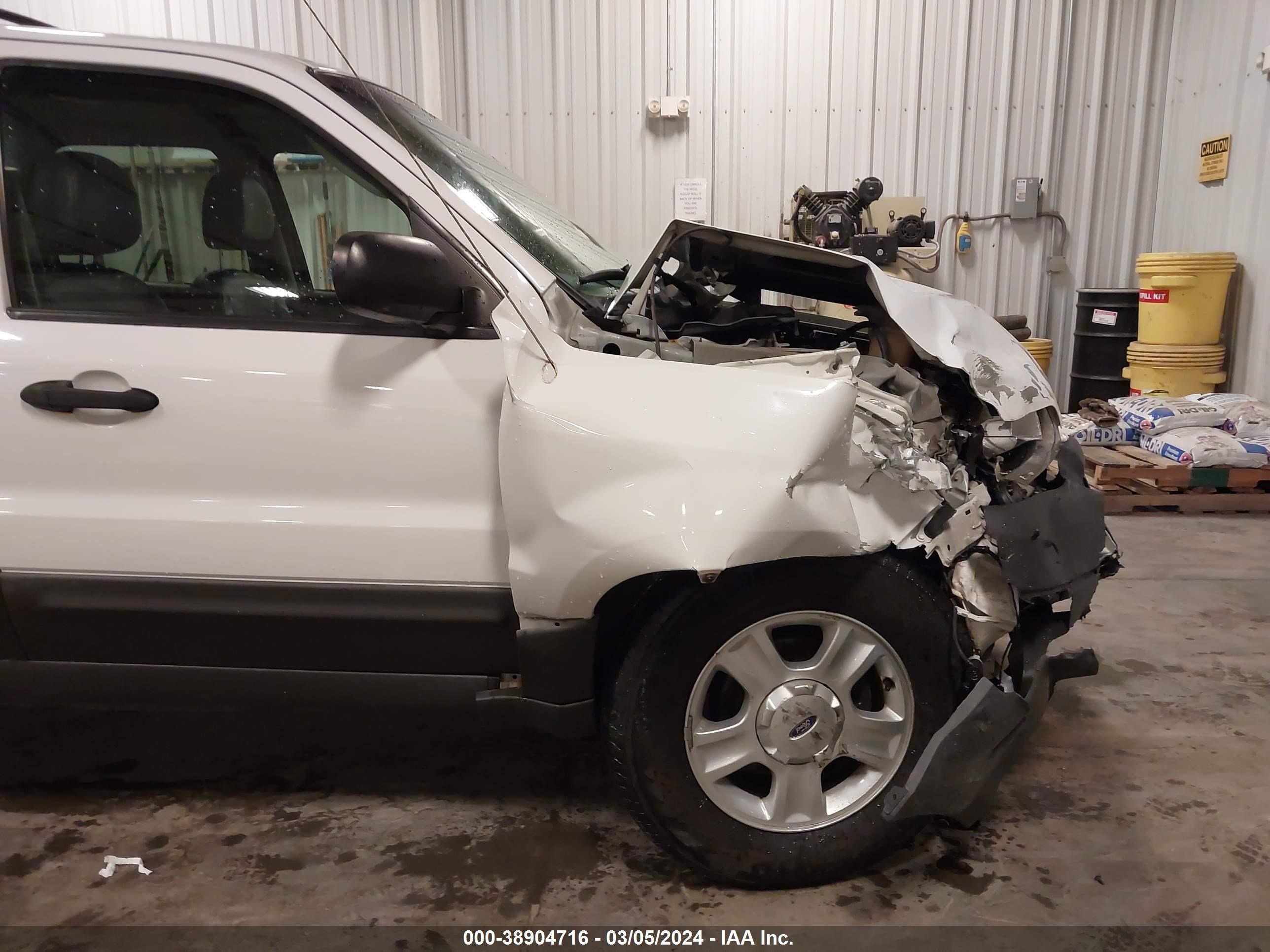 Photo 5 VIN: 1FMYU93163KD18984 - FORD ESCAPE 