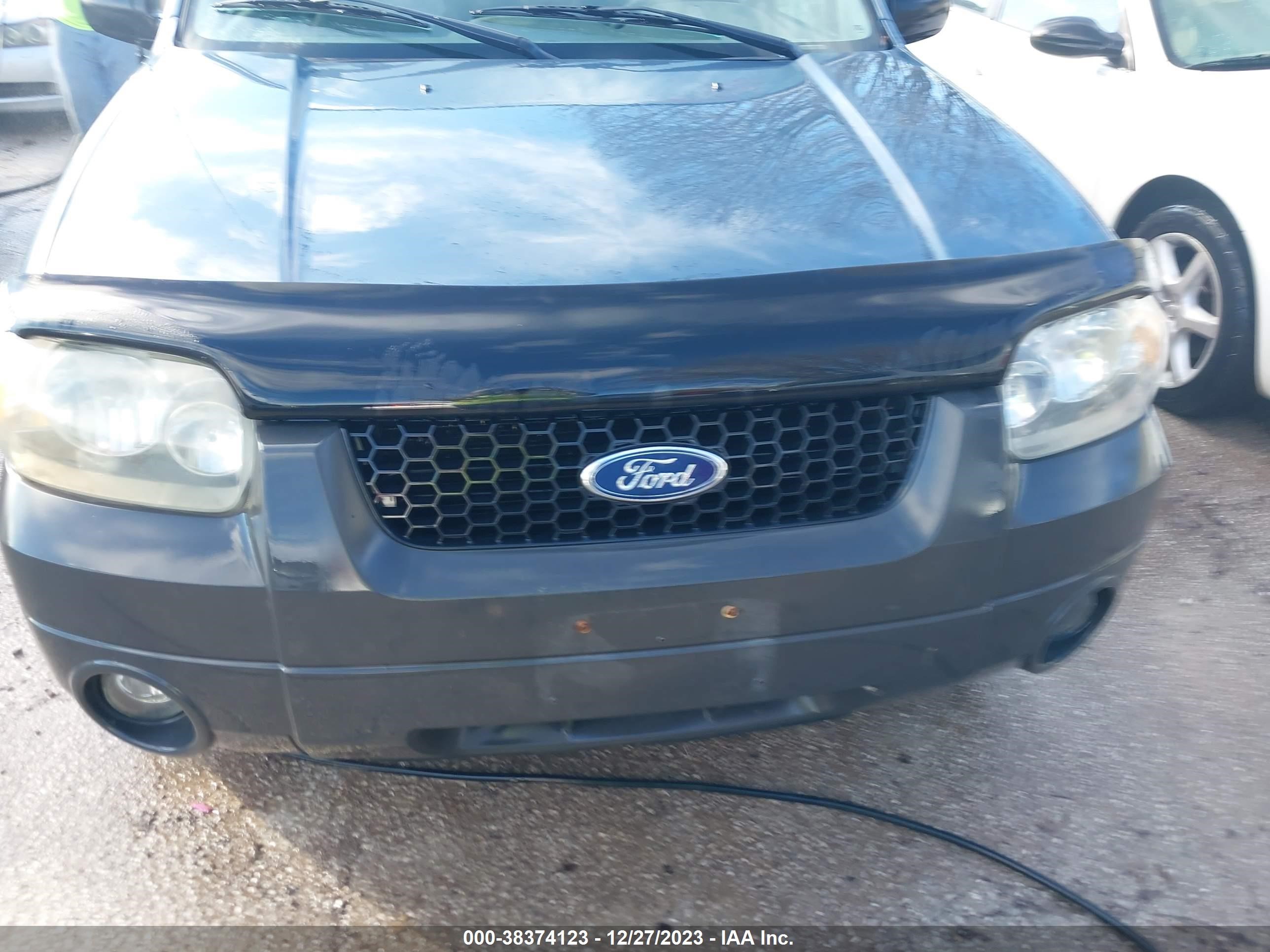 Photo 5 VIN: 1FMYU93165KA74885 - FORD ESCAPE 