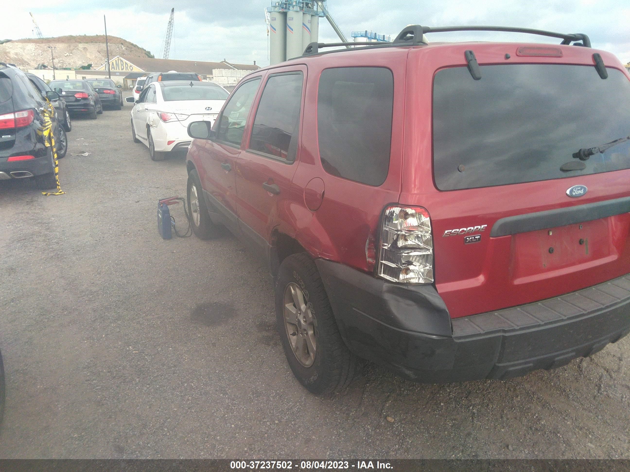 Photo 2 VIN: 1FMYU93166KA05986 - FORD ESCAPE 