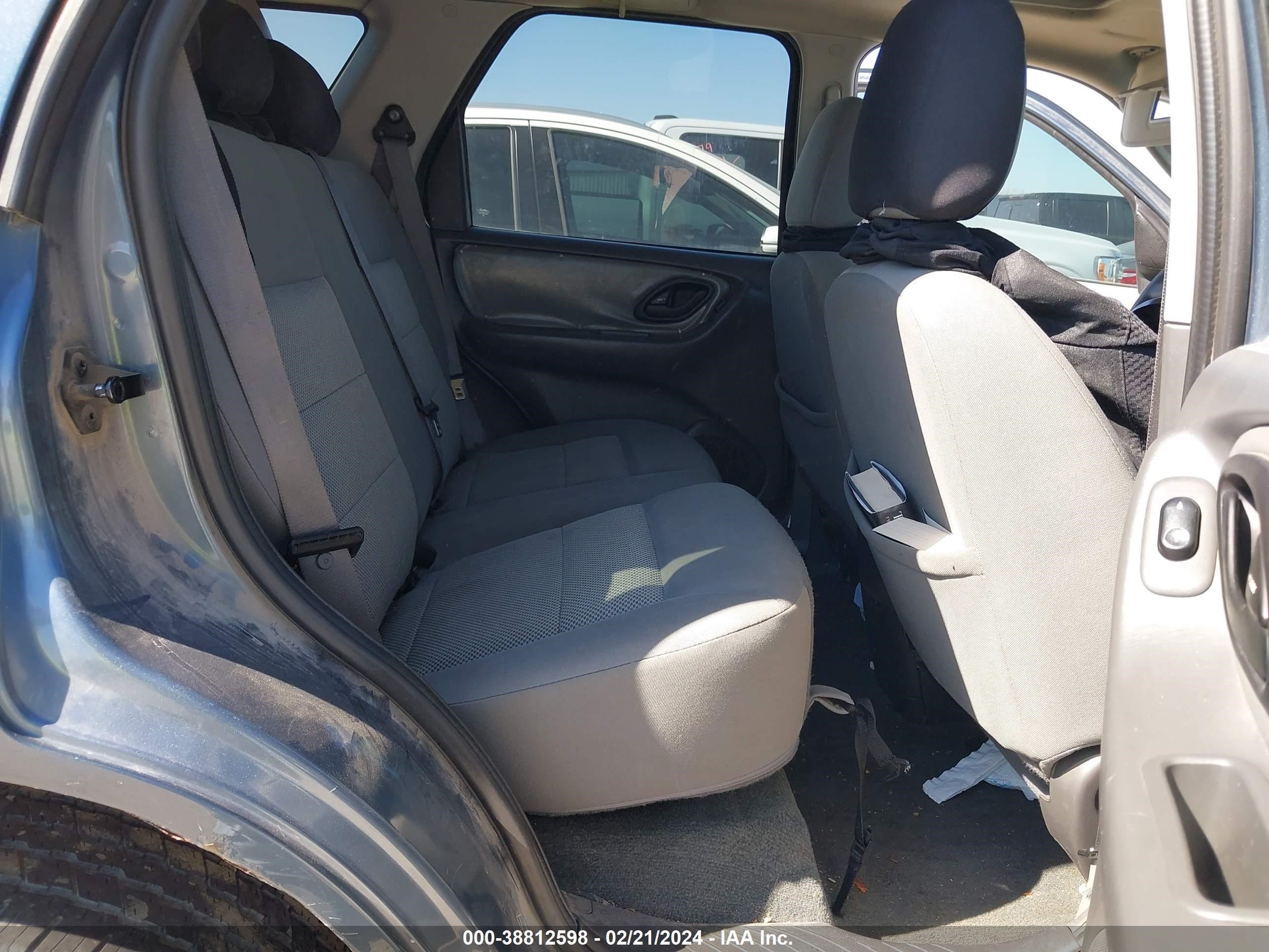 Photo 7 VIN: 1FMYU93166KA33514 - FORD ESCAPE 