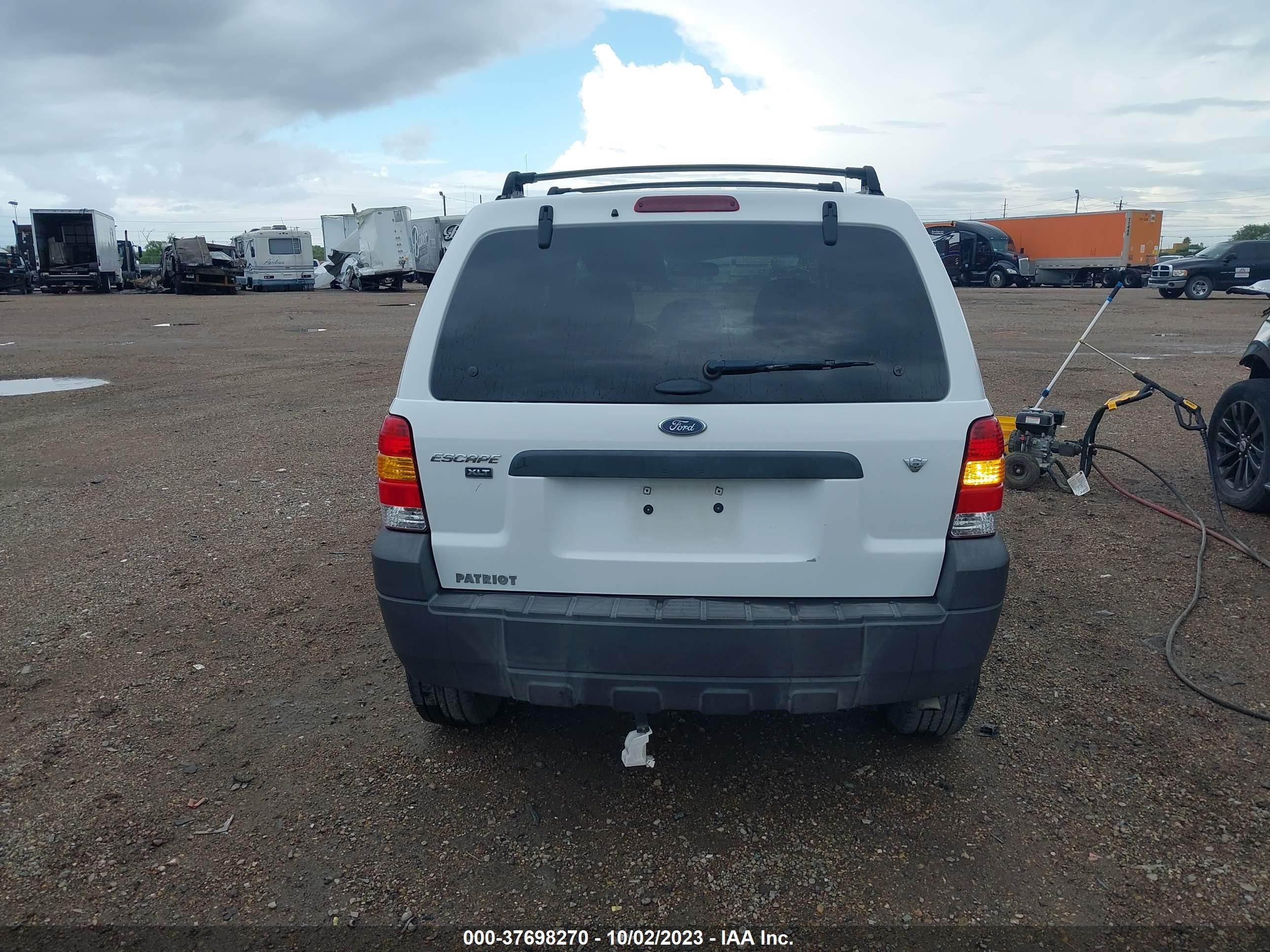 Photo 15 VIN: 1FMYU93166KC23667 - FORD ESCAPE 