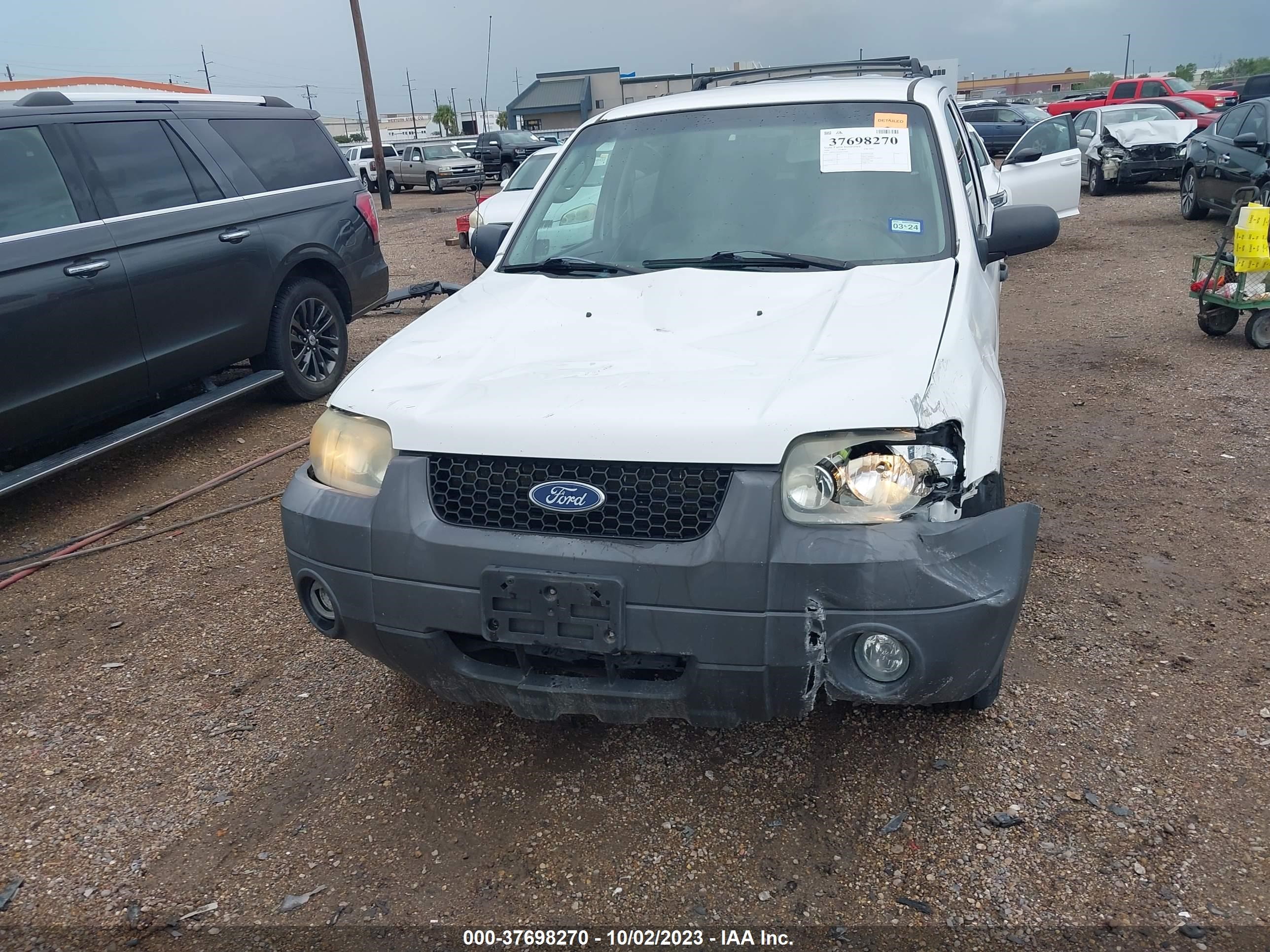 Photo 5 VIN: 1FMYU93166KC23667 - FORD ESCAPE 