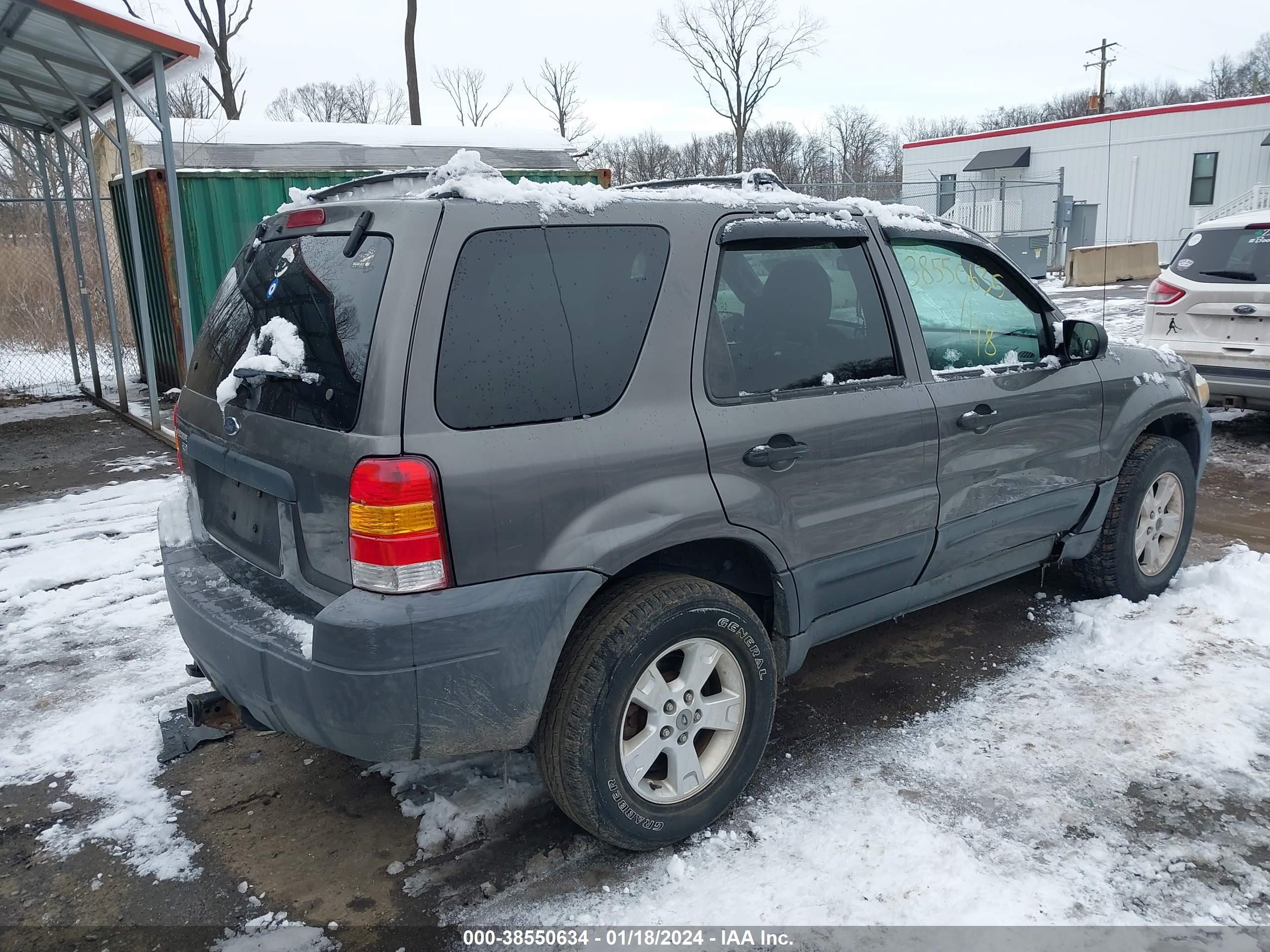 Photo 3 VIN: 1FMYU93175DA07992 - FORD ESCAPE 