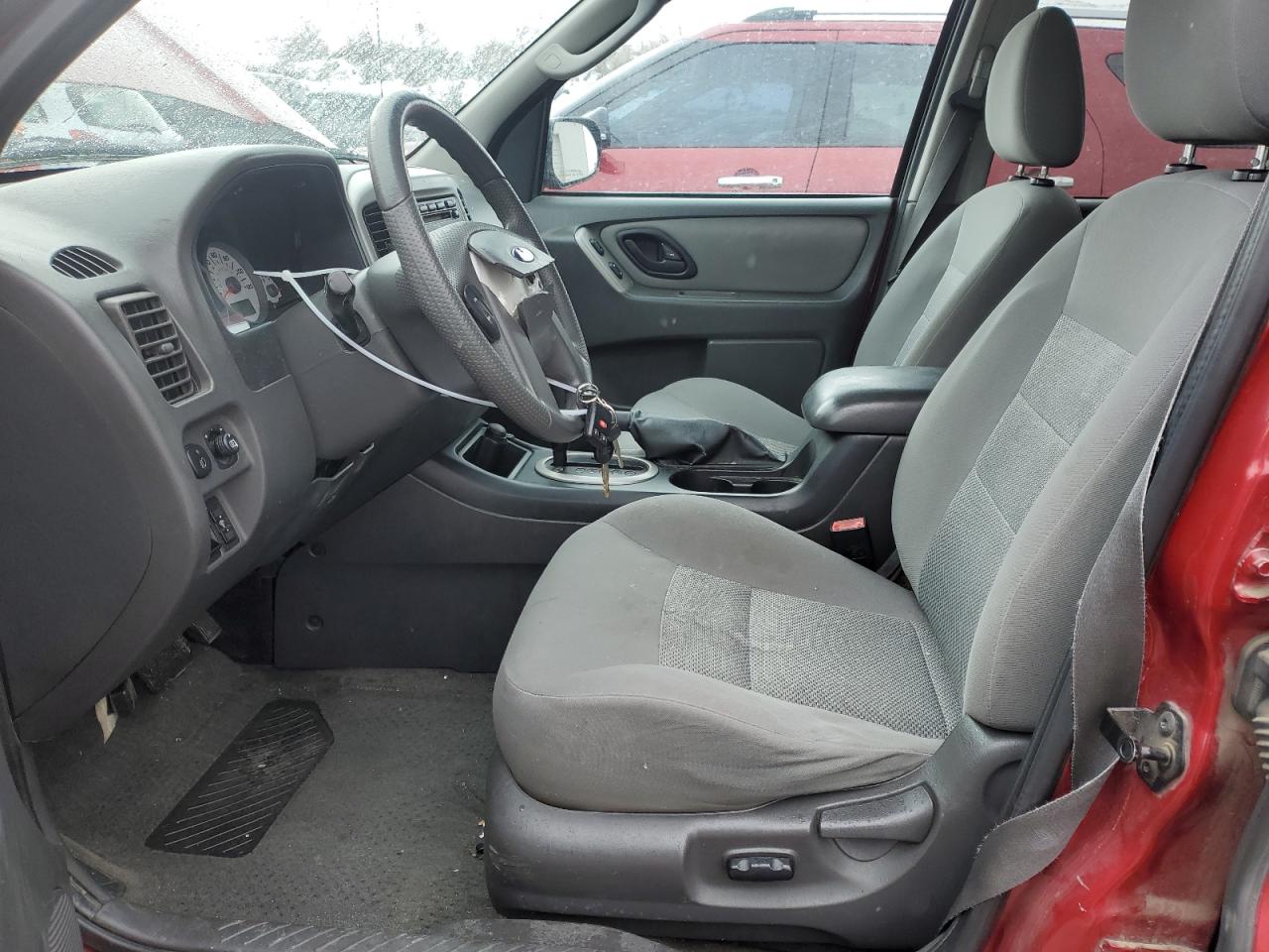 Photo 6 VIN: 1FMYU93175KD11769 - FORD ESCAPE 