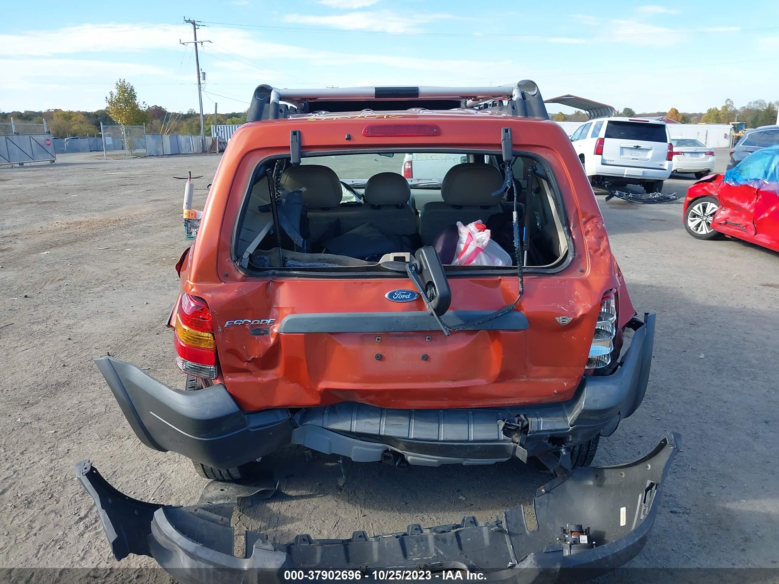 Photo 15 VIN: 1FMYU93176KA77375 - FORD ESCAPE 