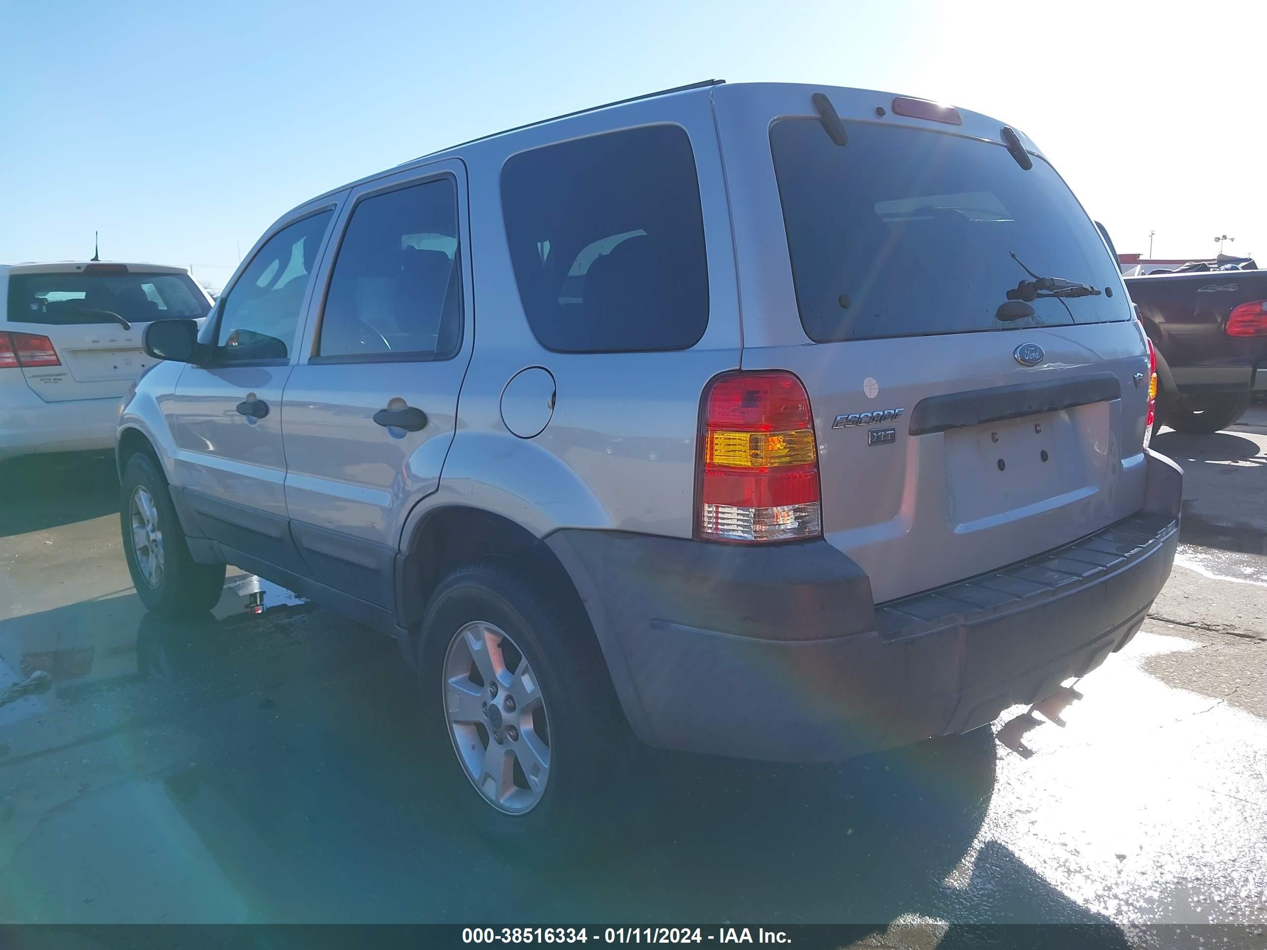 Photo 2 VIN: 1FMYU93176KC72389 - FORD ESCAPE 