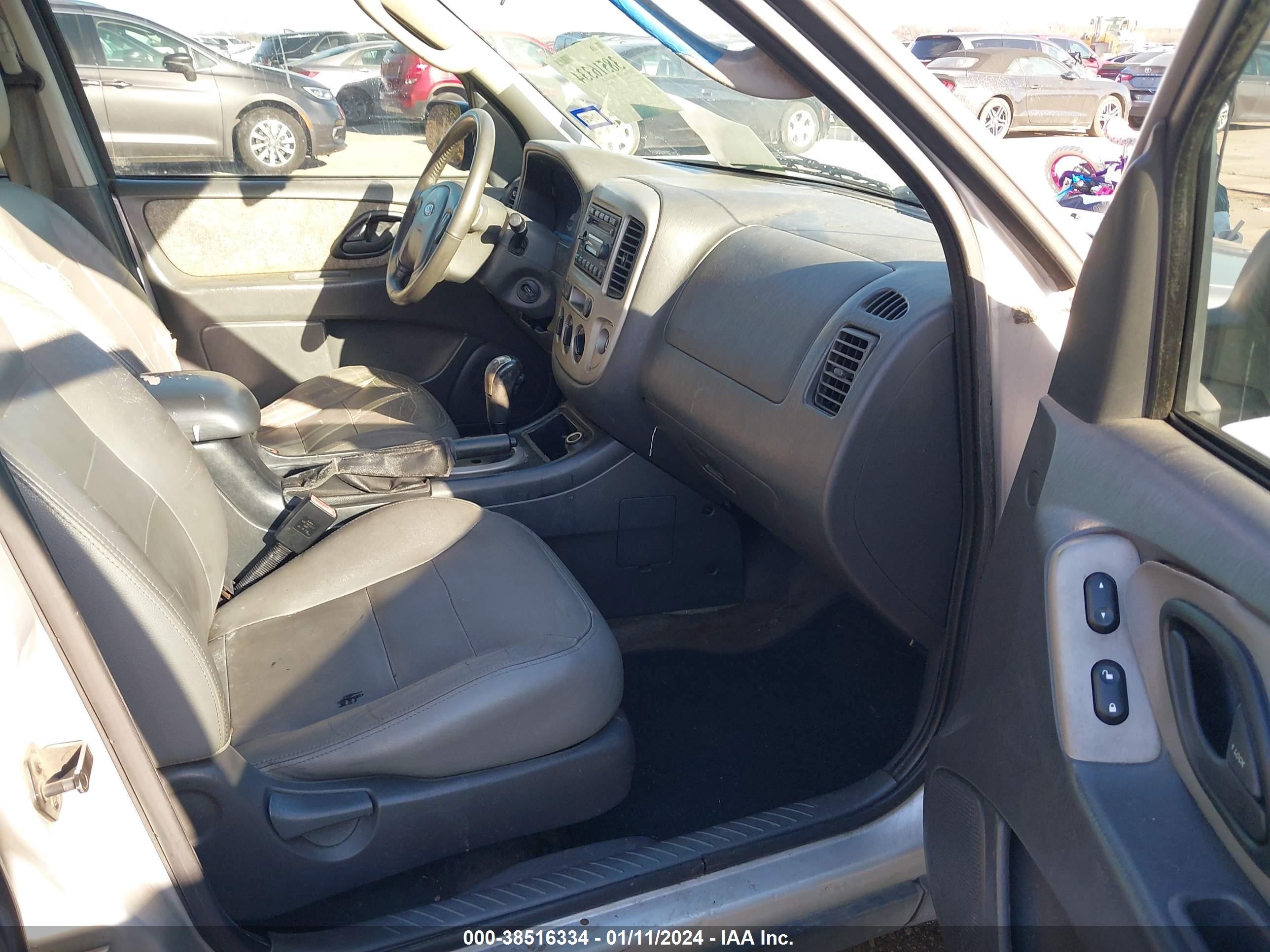 Photo 4 VIN: 1FMYU93176KC72389 - FORD ESCAPE 