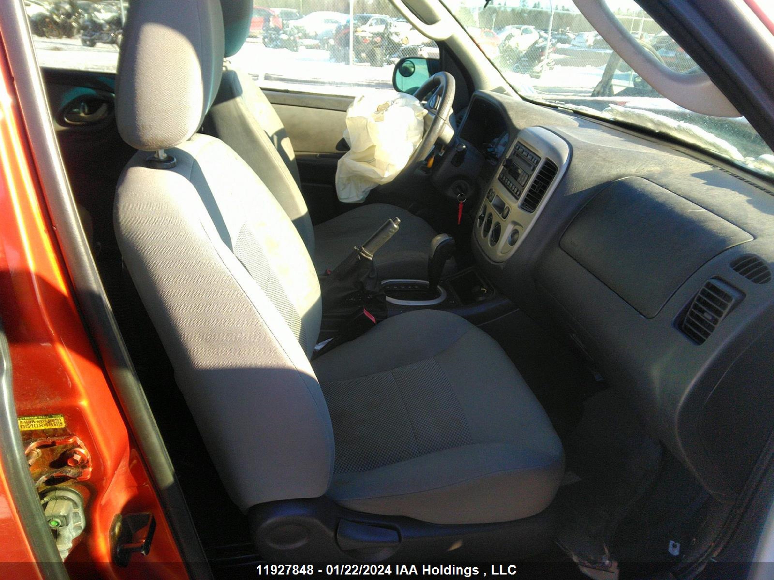 Photo 4 VIN: 1FMYU93176KD44711 - FORD ESCAPE 