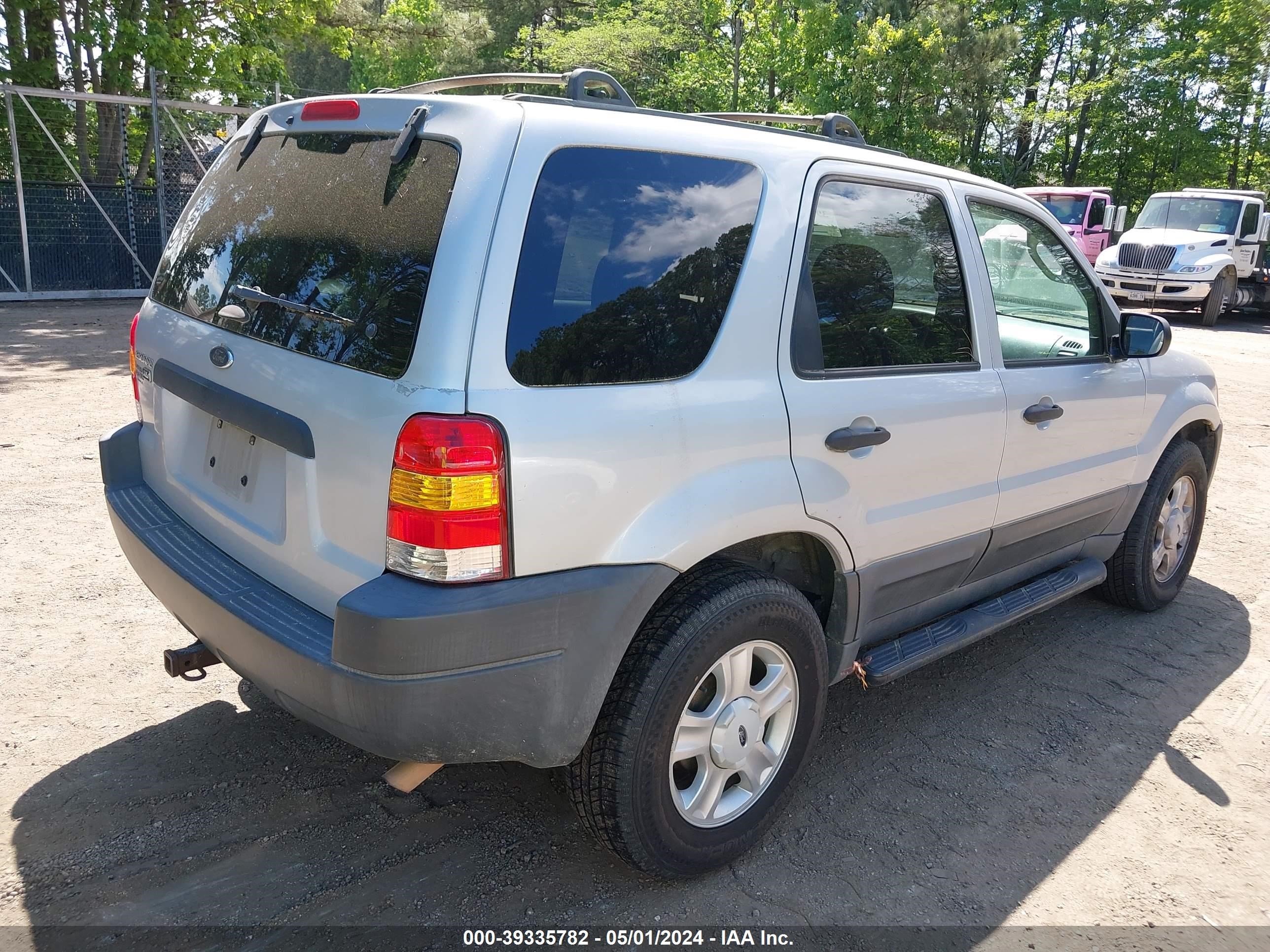 Photo 3 VIN: 1FMYU93183KA79695 - FORD ESCAPE 