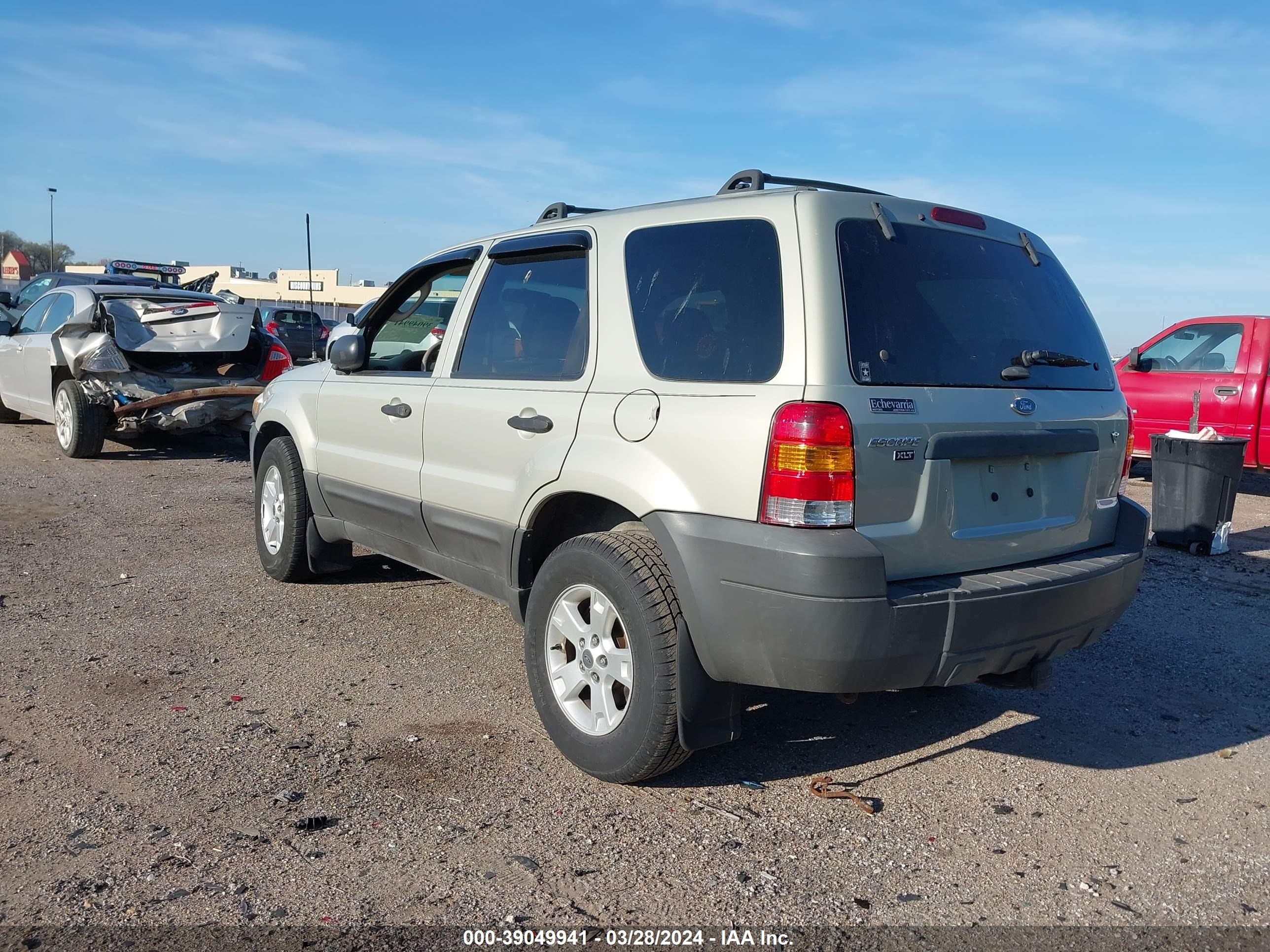 Photo 2 VIN: 1FMYU93185KD11473 - FORD ESCAPE 