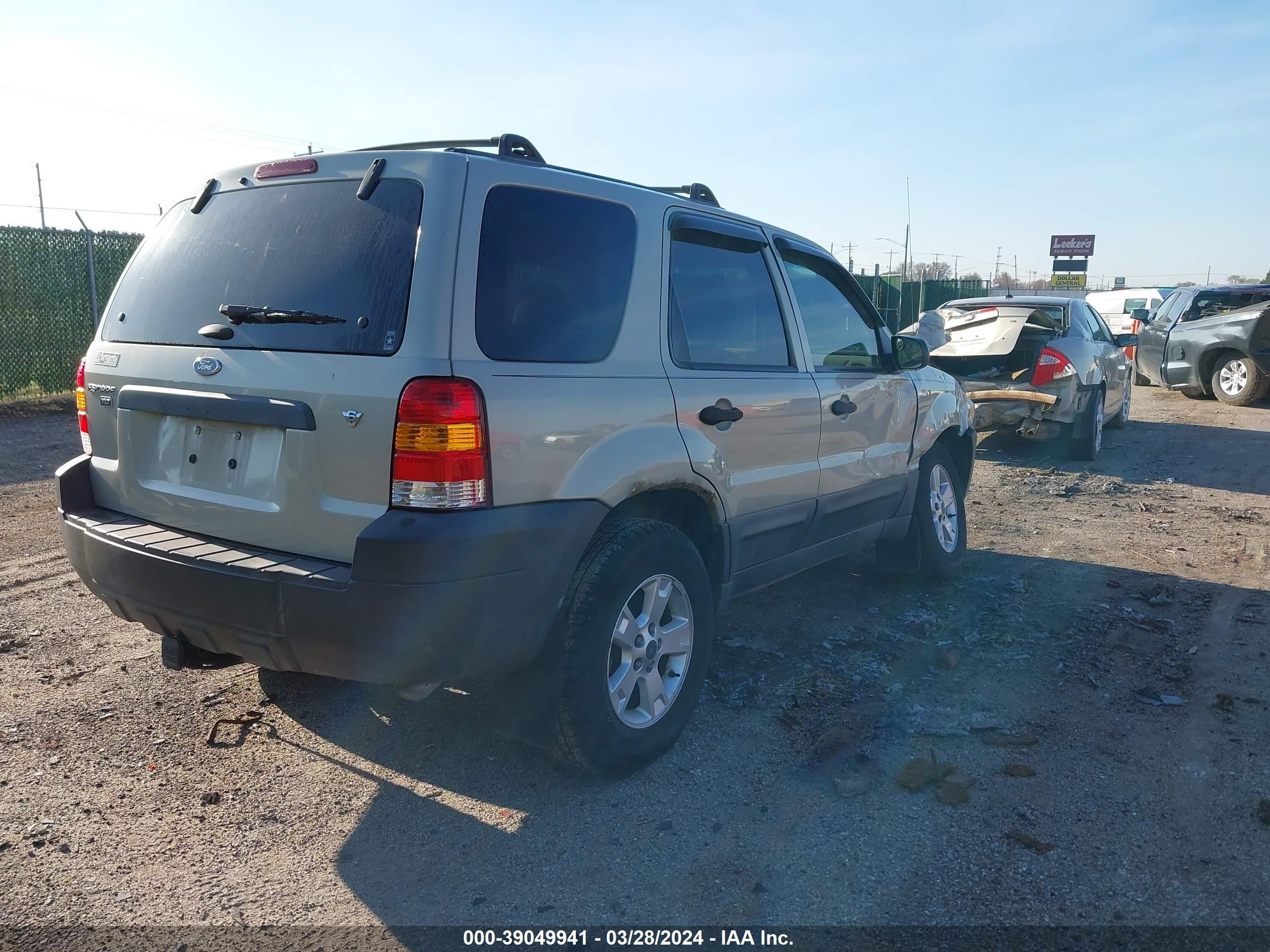 Photo 3 VIN: 1FMYU93185KD11473 - FORD ESCAPE 