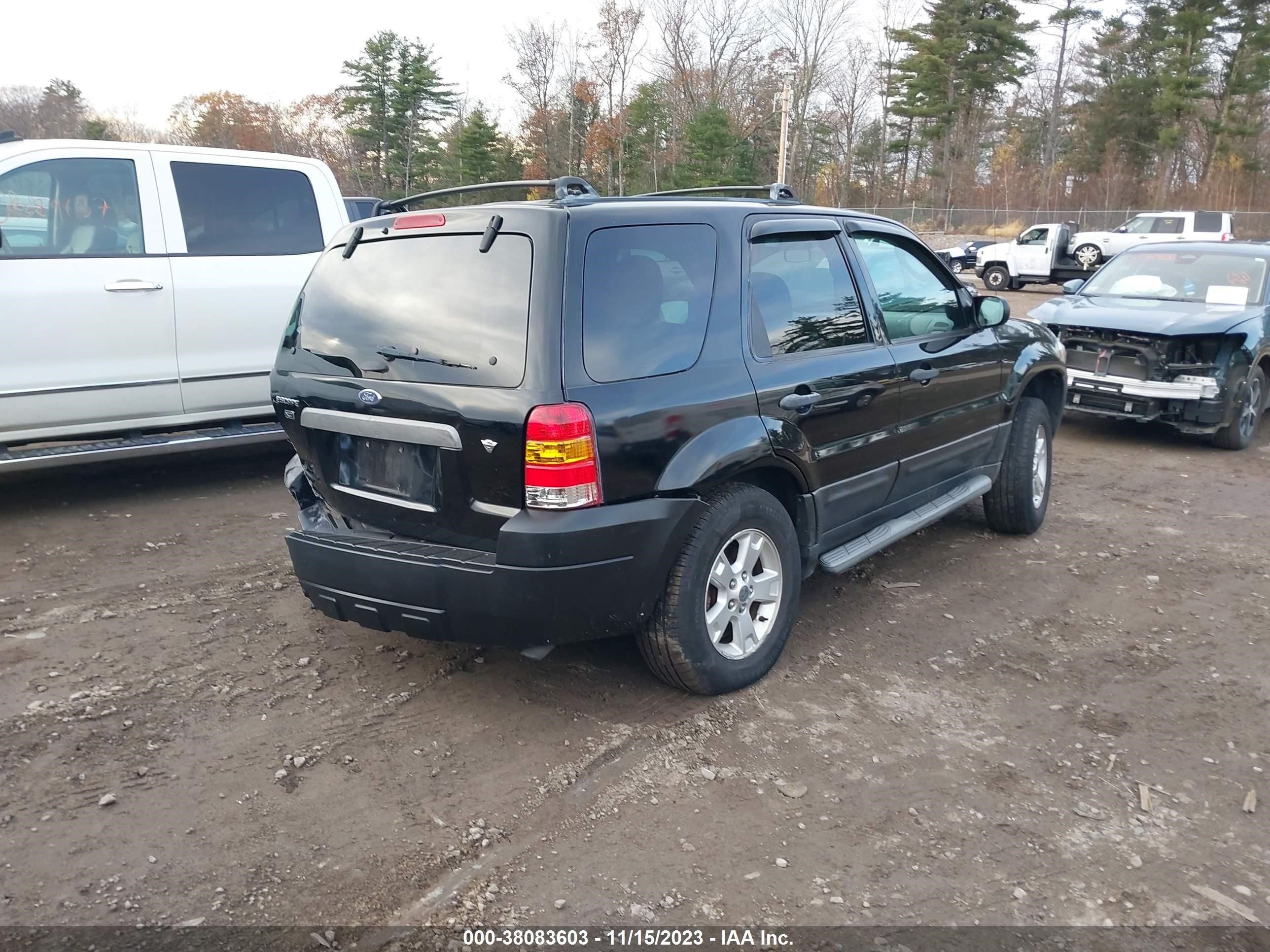 Photo 3 VIN: 1FMYU93186KC62860 - FORD ESCAPE 