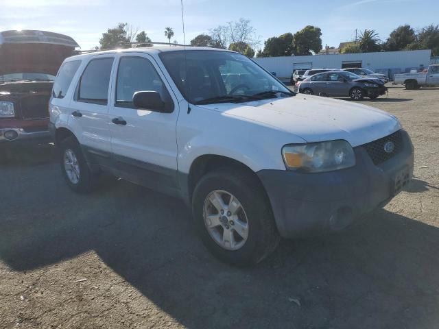 Photo 3 VIN: 1FMYU93186KC93736 - FORD ESCAPE 