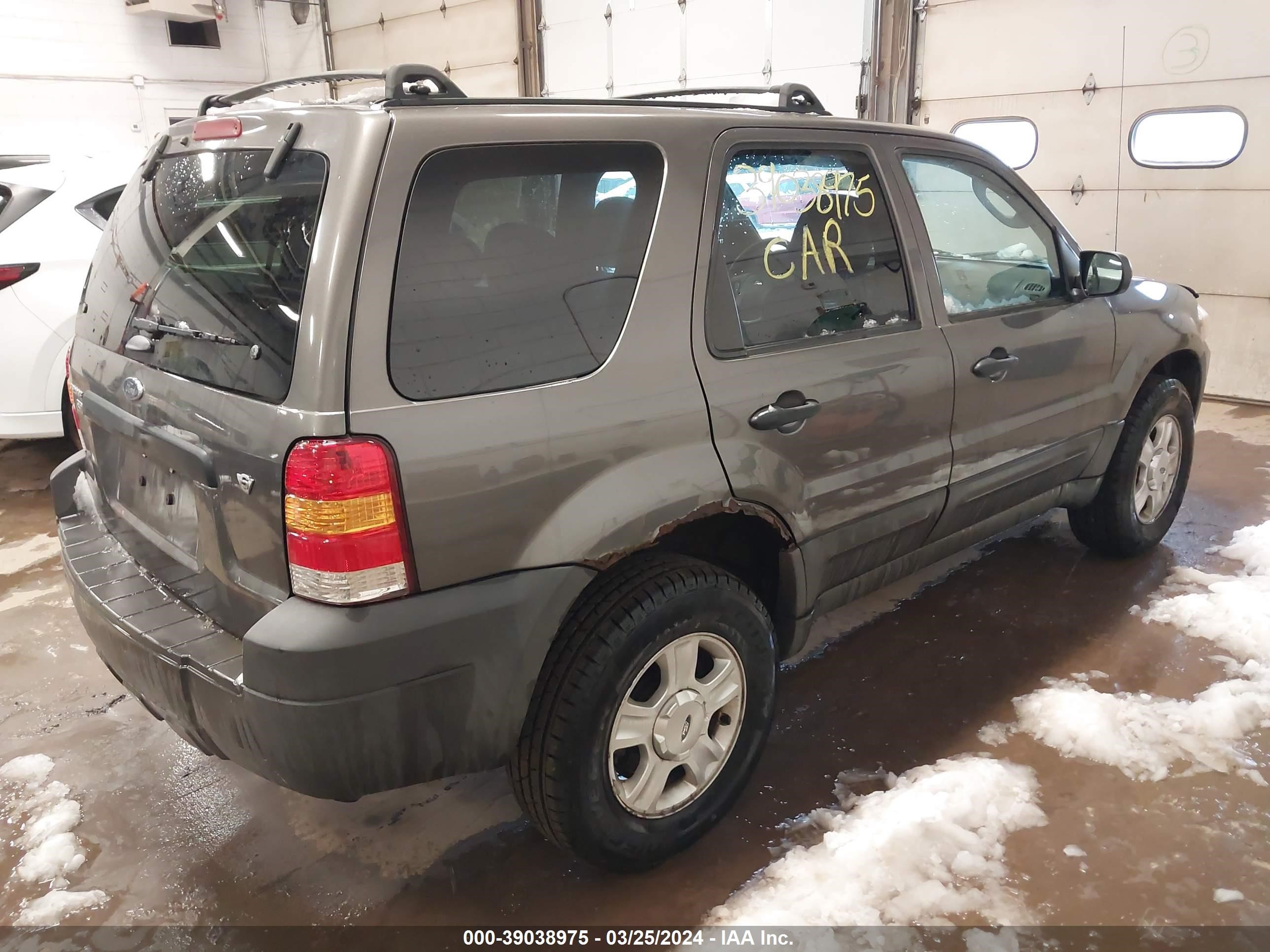 Photo 3 VIN: 1FMYU93186KD54275 - FORD ESCAPE 