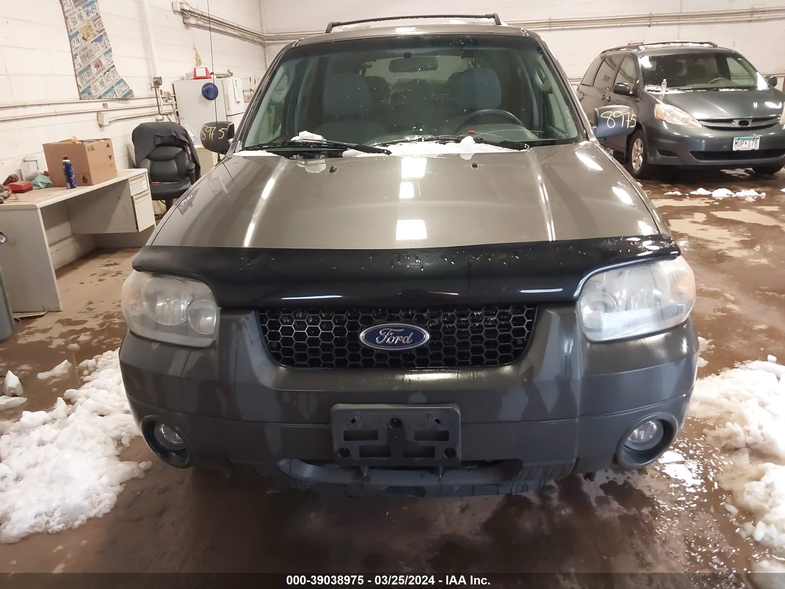 Photo 5 VIN: 1FMYU93186KD54275 - FORD ESCAPE 