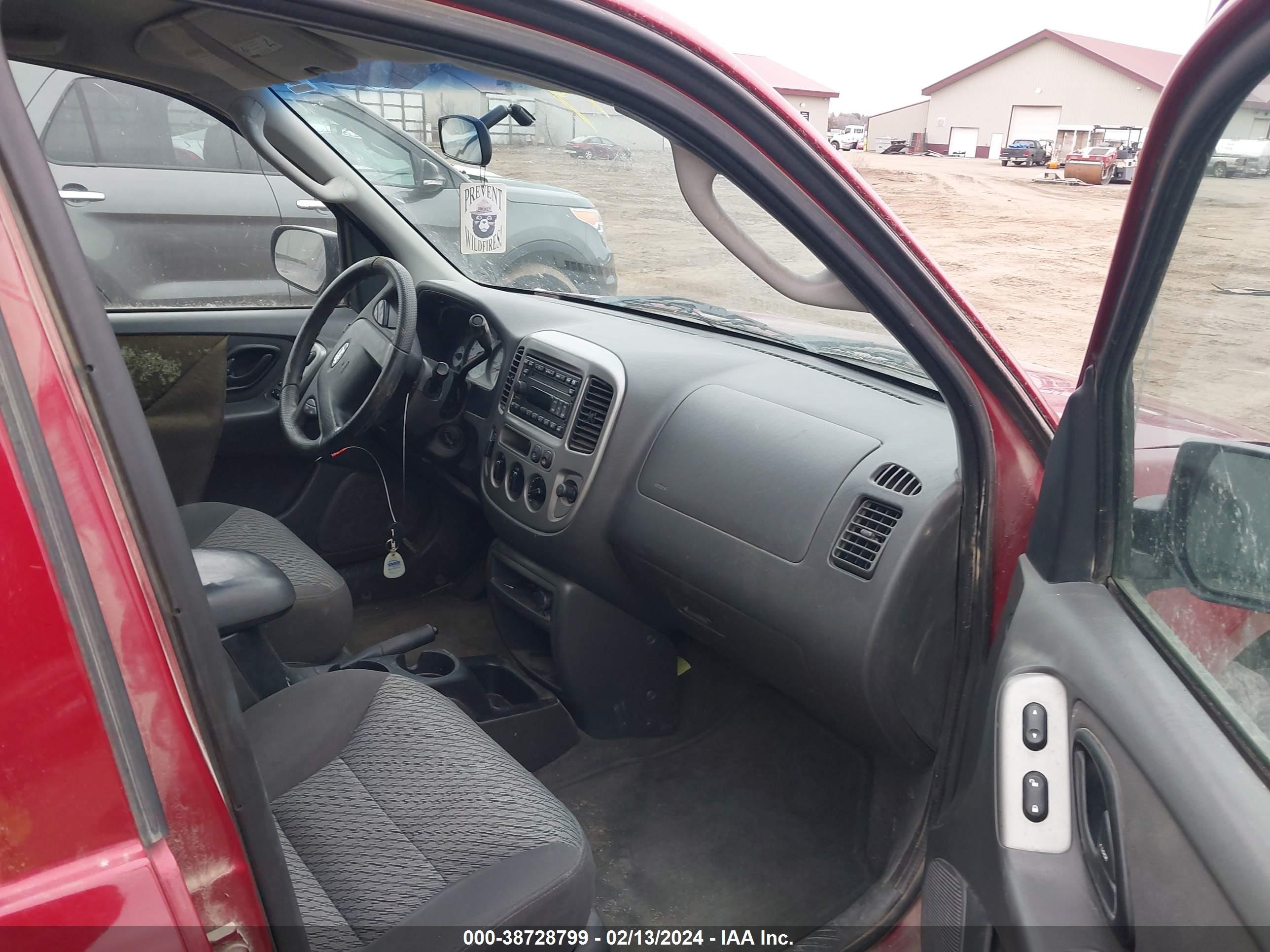 Photo 4 VIN: 1FMYU93193KC04719 - FORD ESCAPE 