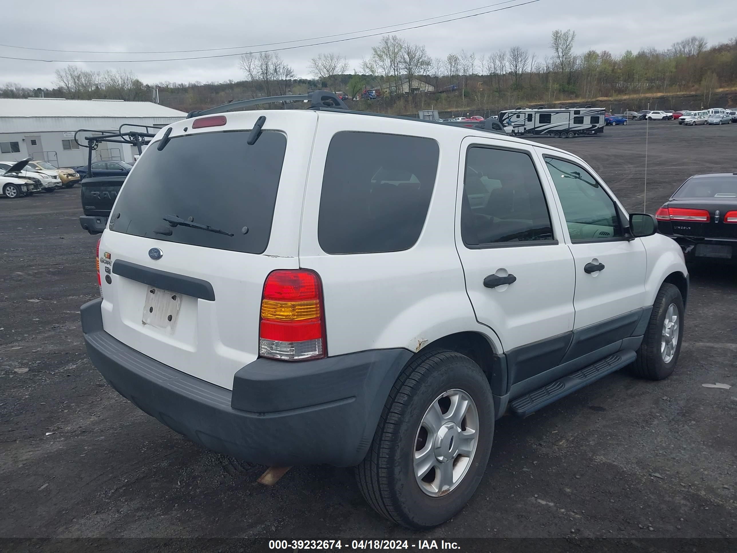 Photo 3 VIN: 1FMYU93193KD10684 - FORD ESCAPE 