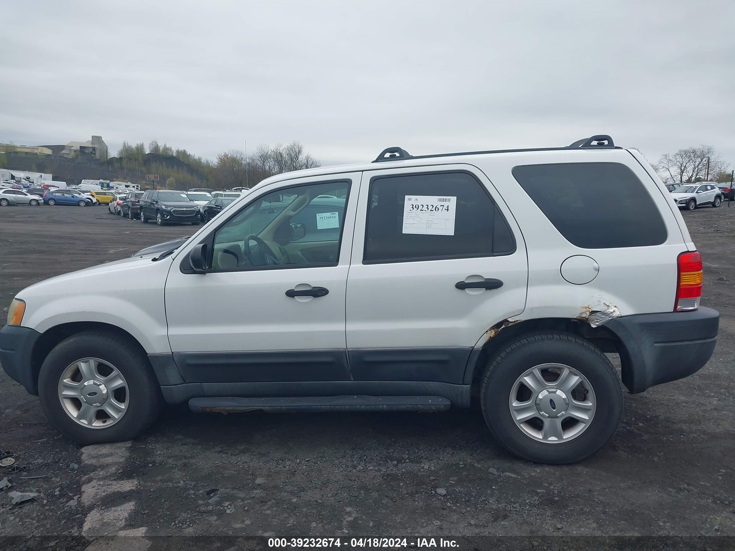 Photo 5 VIN: 1FMYU93193KD10684 - FORD ESCAPE 