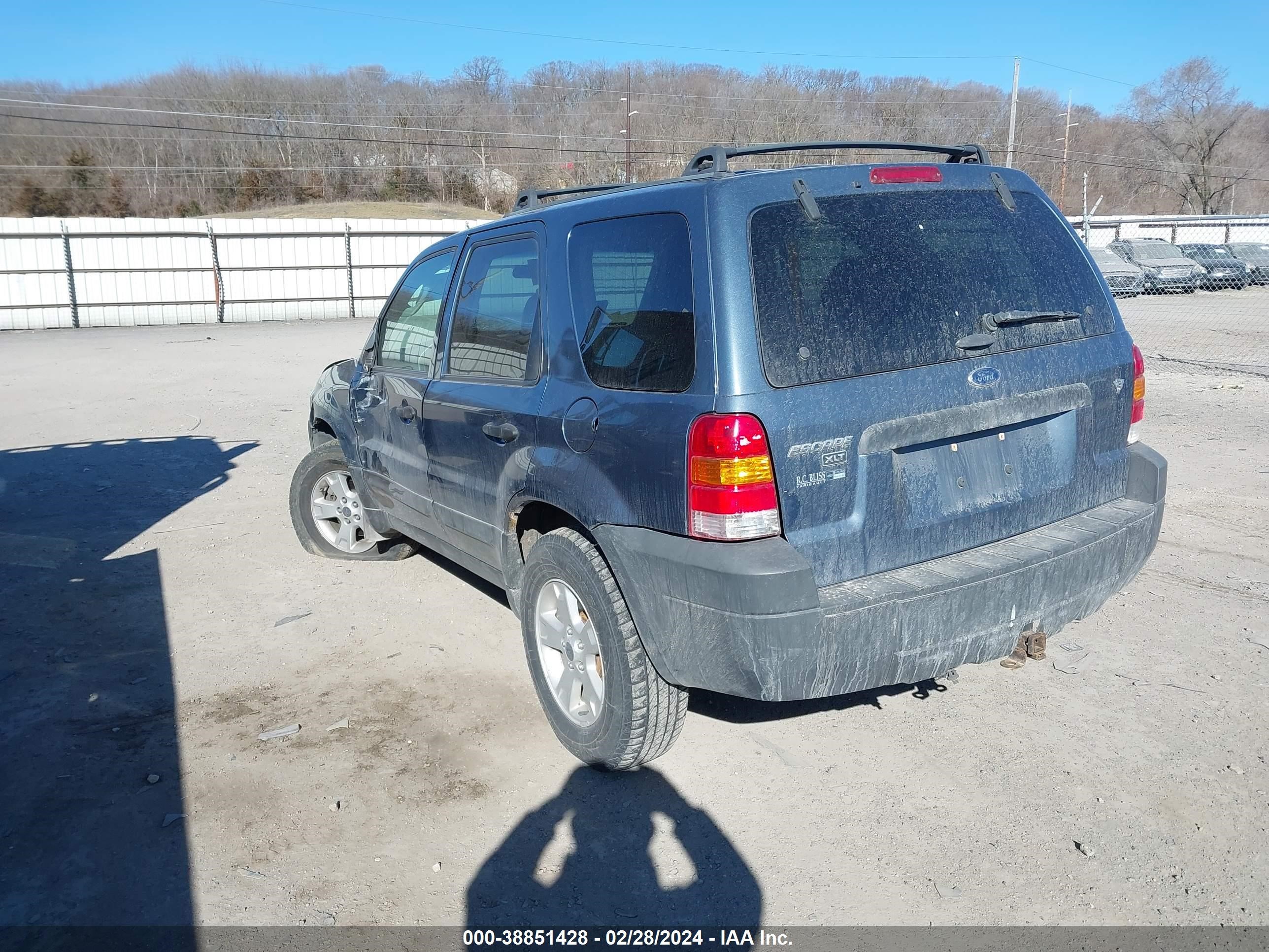 Photo 2 VIN: 1FMYU93195KB32746 - FORD ESCAPE 