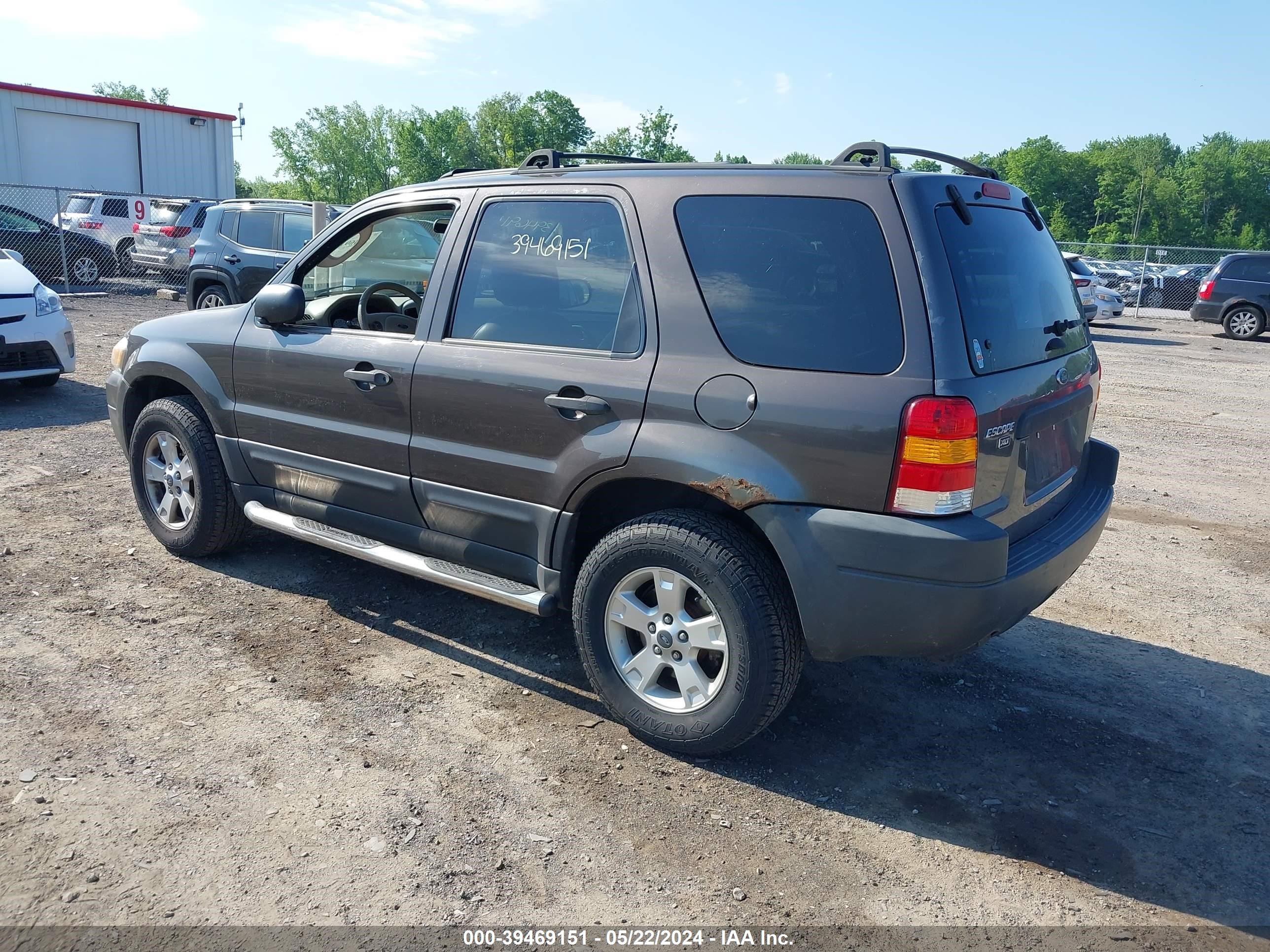 Photo 2 VIN: 1FMYU93196KD17865 - FORD ESCAPE 