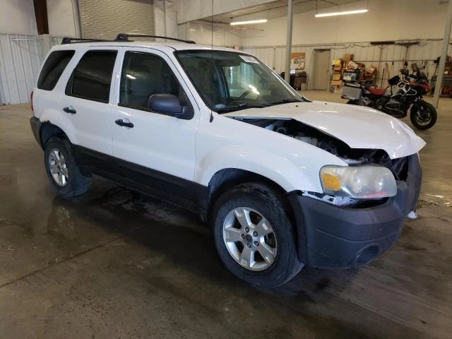 Photo 3 VIN: 1FMYU93197KA38966 - FORD ESCAPE XLT 