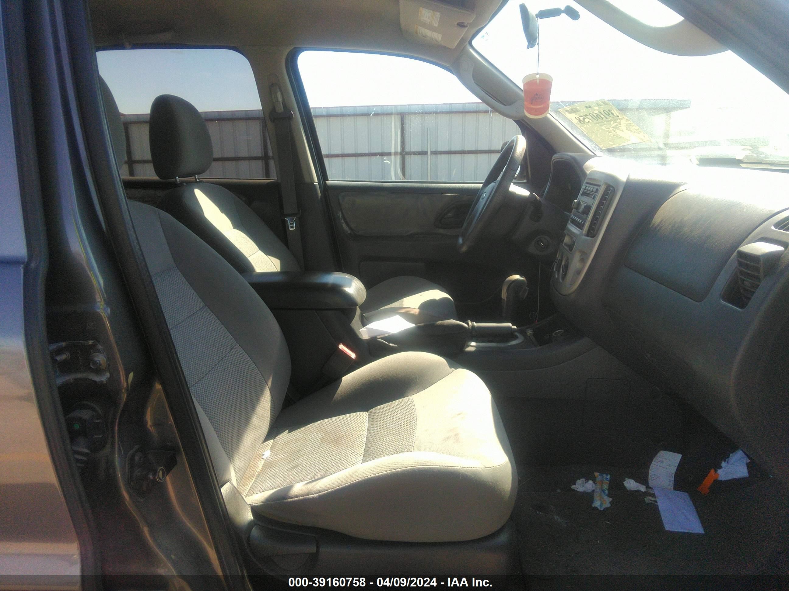 Photo 4 VIN: 1FMYU931X5KD11880 - FORD ESCAPE 