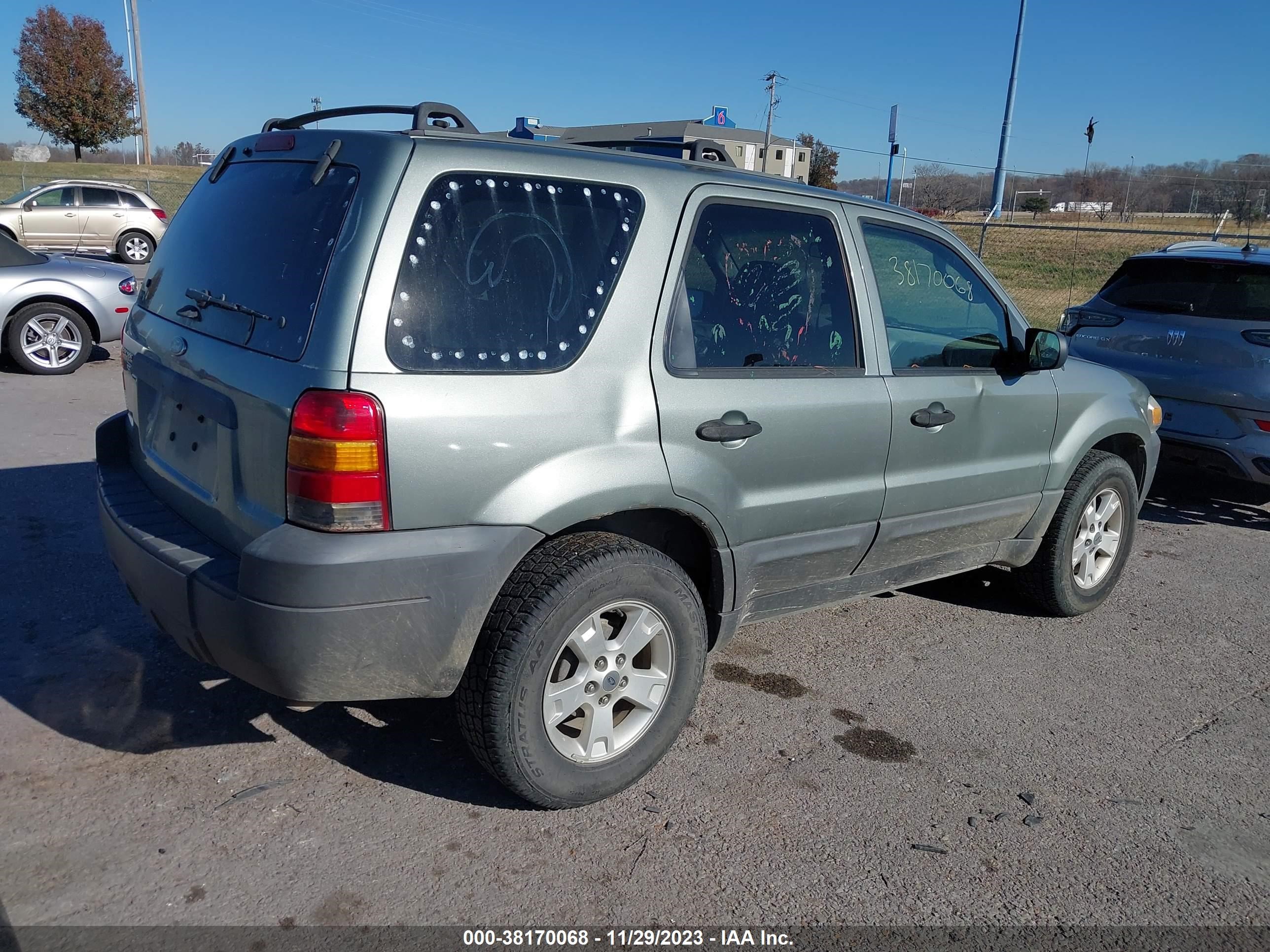 Photo 3 VIN: 1FMYU93ZX5KB63221 - FORD ESCAPE 