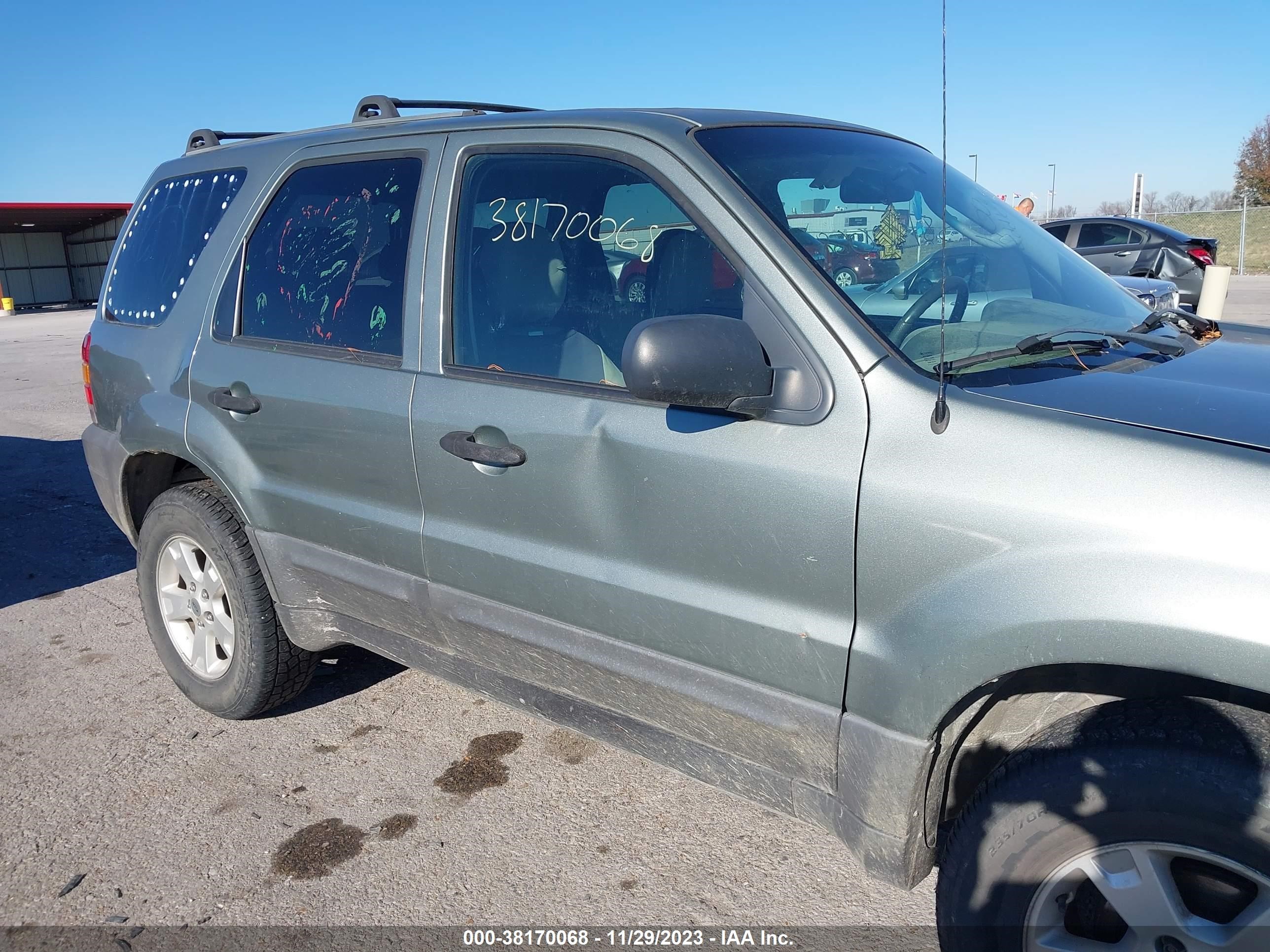 Photo 5 VIN: 1FMYU93ZX5KB63221 - FORD ESCAPE 