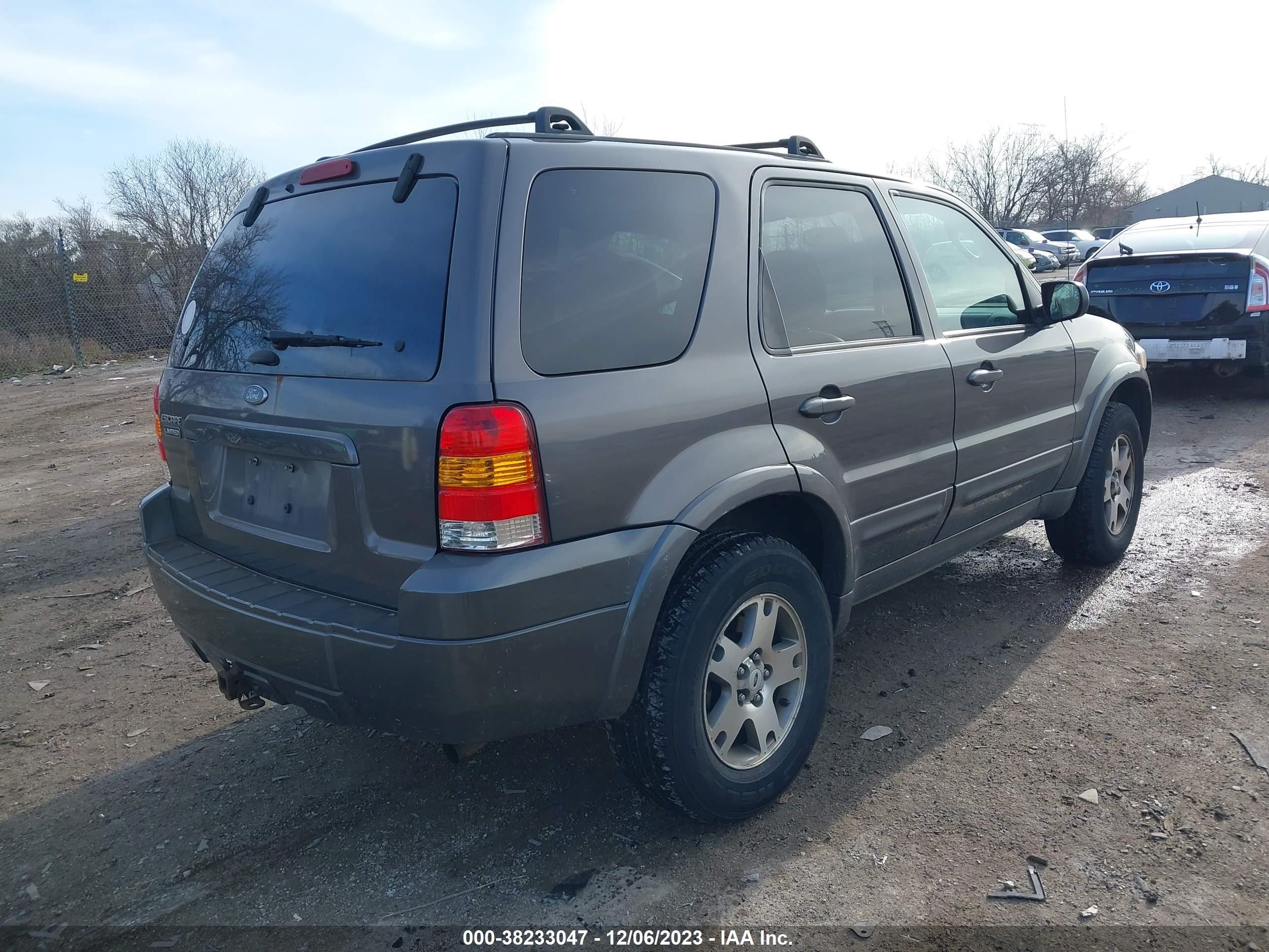 Photo 3 VIN: 1FMYU94105KB40927 - FORD ESCAPE 