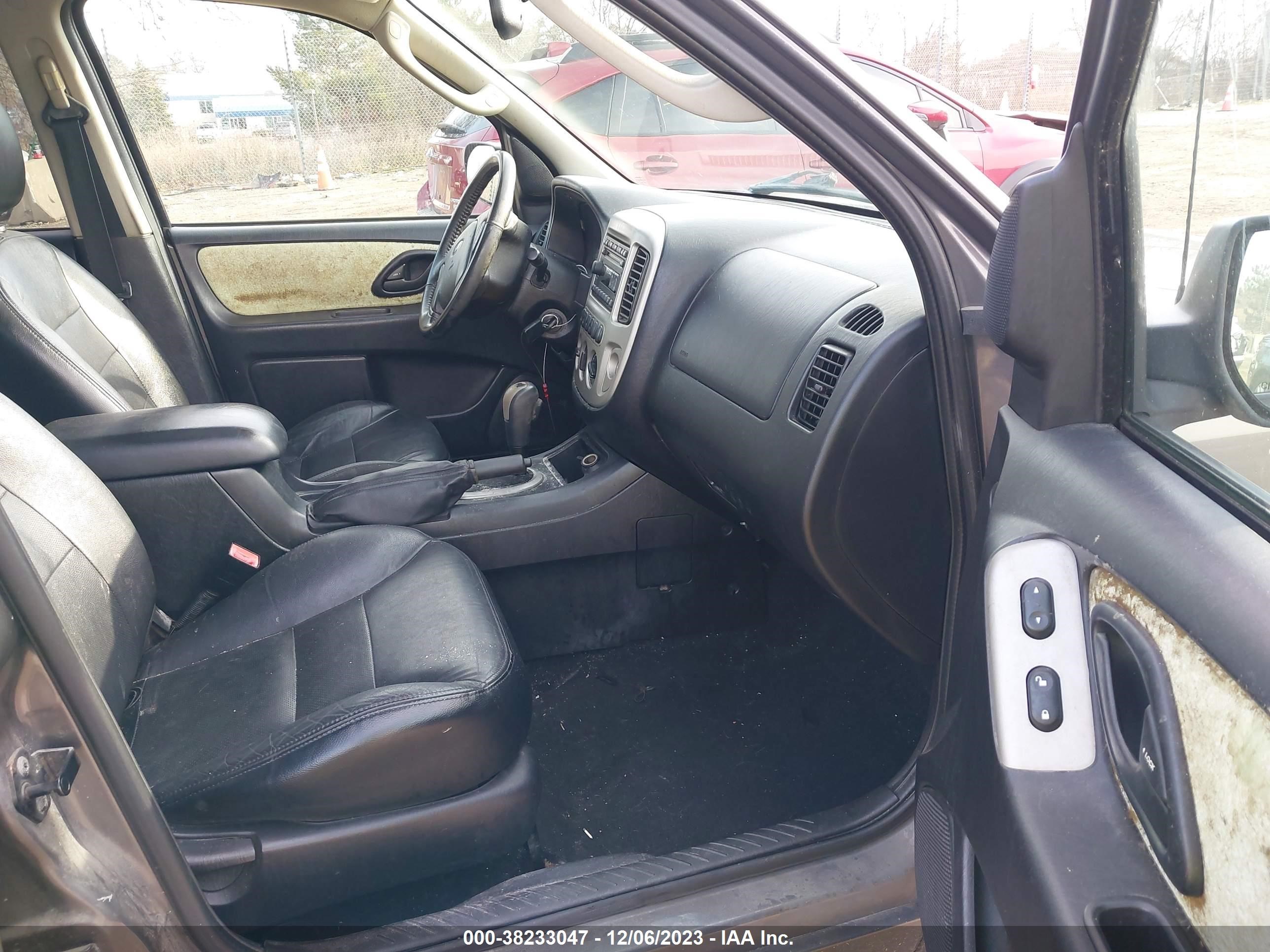 Photo 4 VIN: 1FMYU94105KB40927 - FORD ESCAPE 