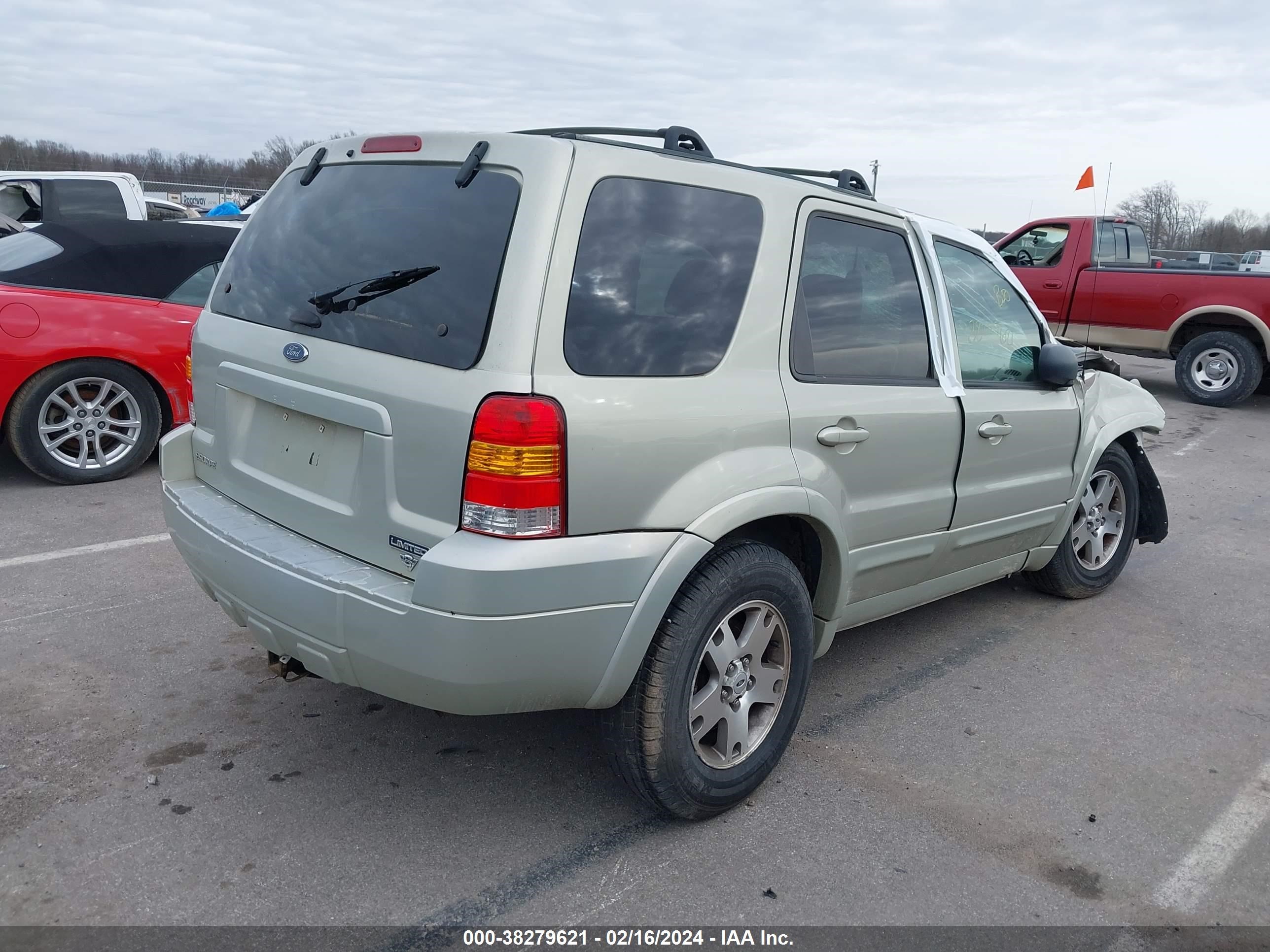 Photo 3 VIN: 1FMYU94105KD29027 - FORD ESCAPE 