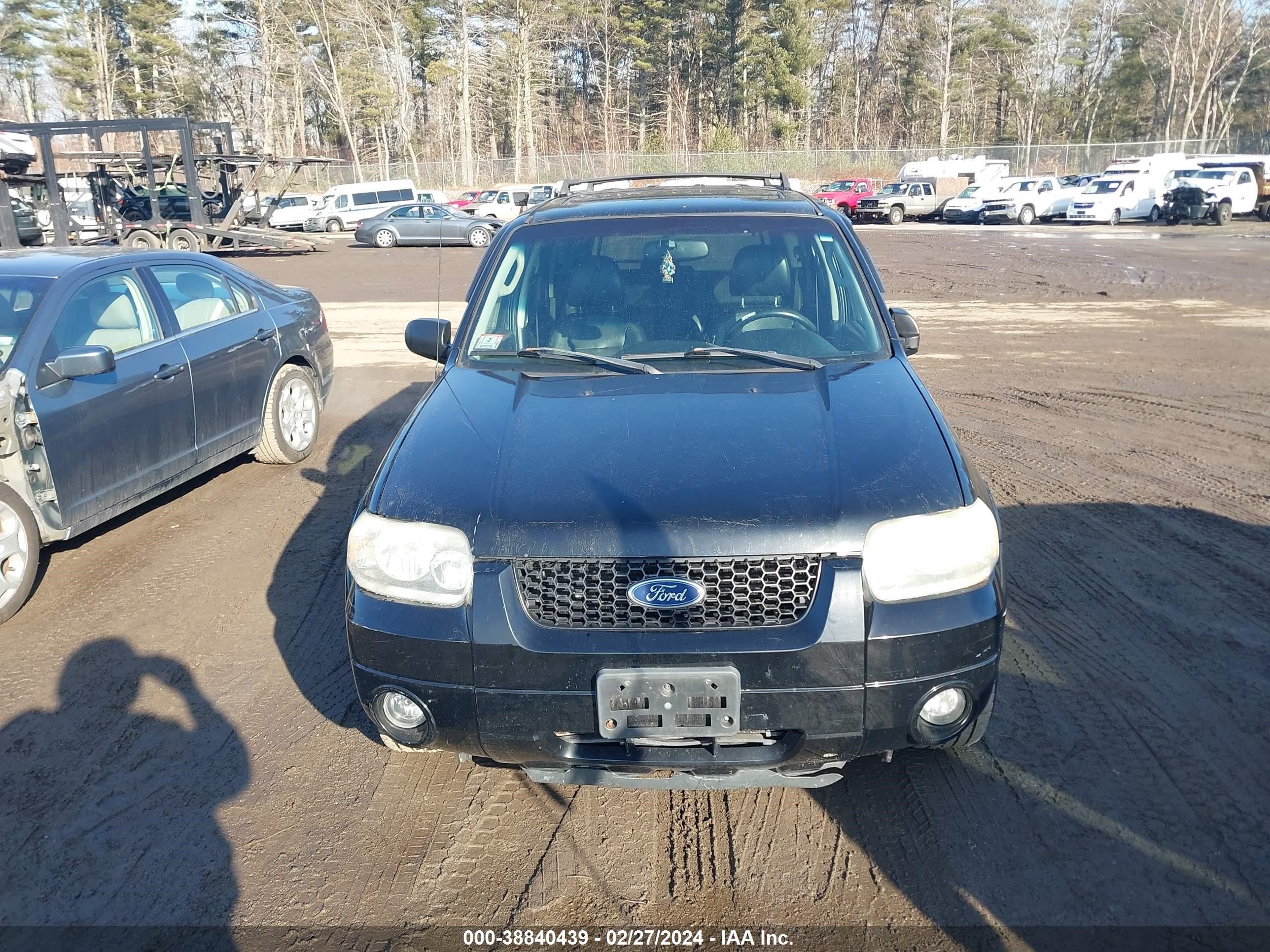 Photo 5 VIN: 1FMYU94145KA51863 - FORD ESCAPE 