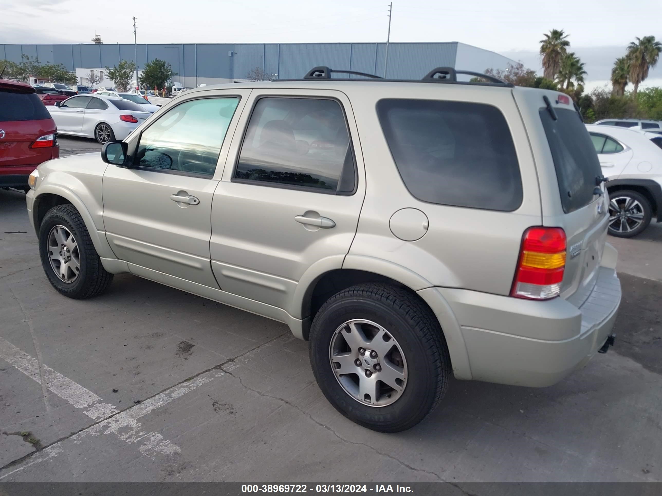 Photo 2 VIN: 1FMYU94165KA28259 - FORD ESCAPE 