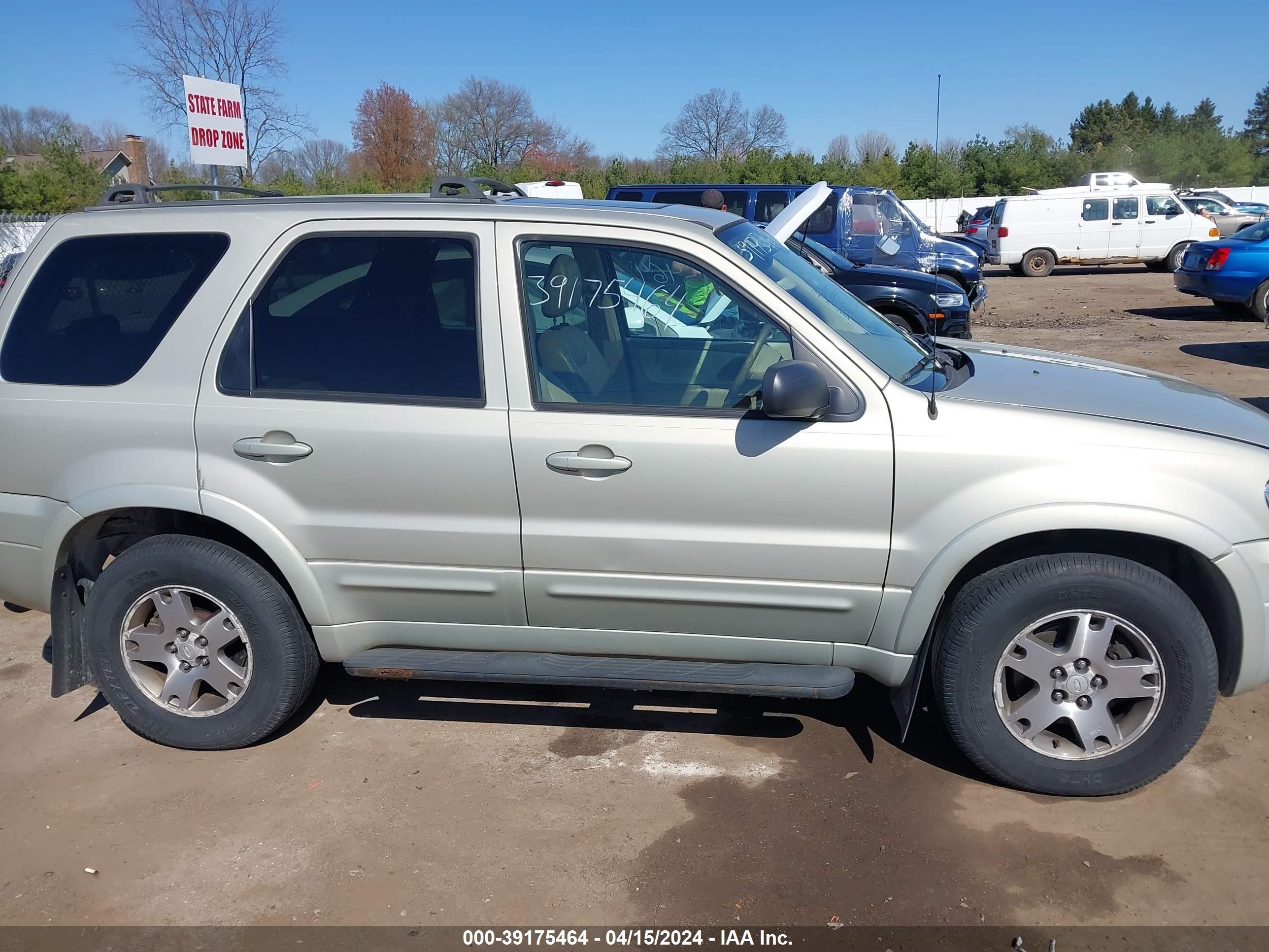 Photo 12 VIN: 1FMYU94175KD99396 - FORD ESCAPE 