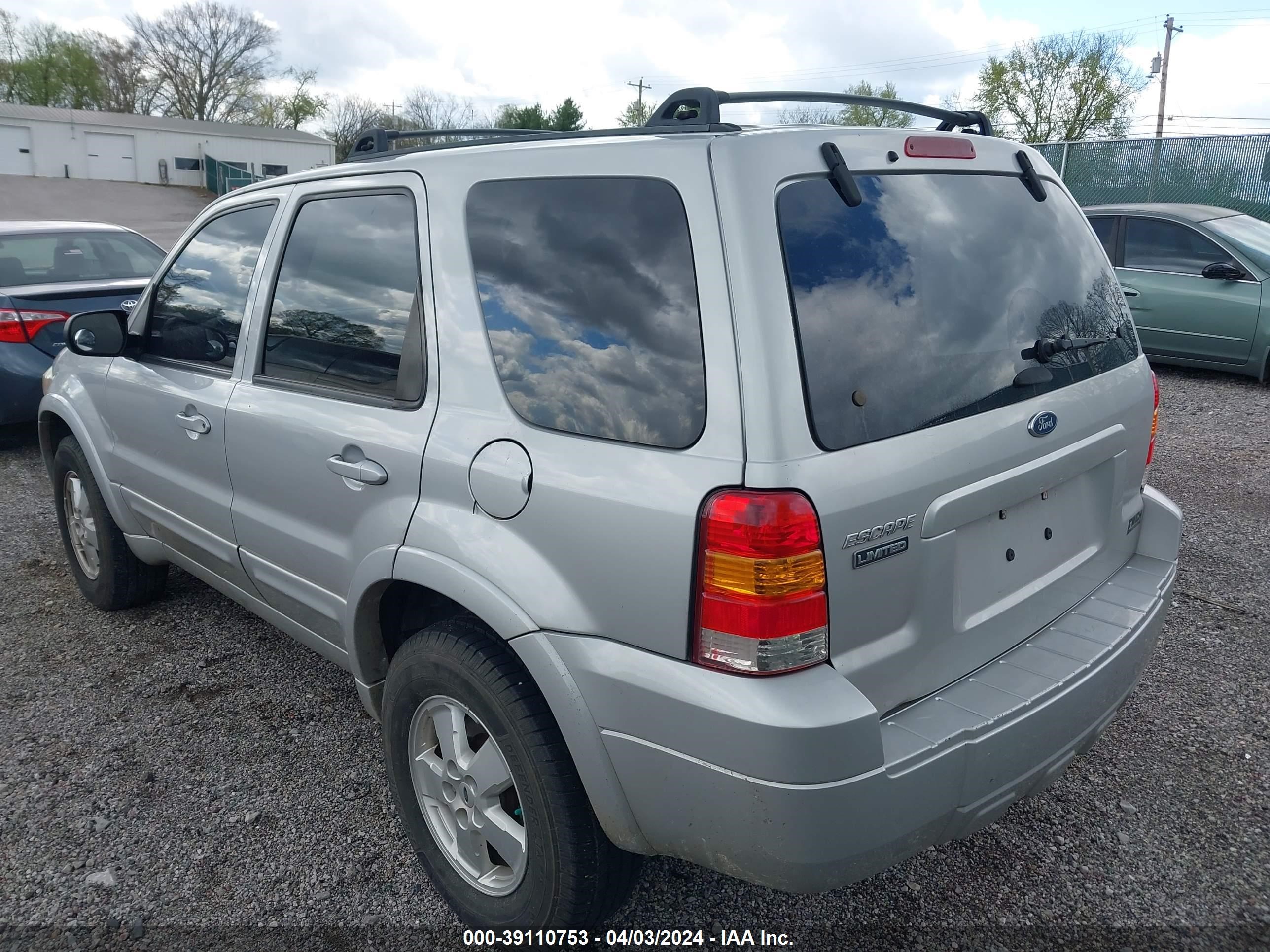 Photo 2 VIN: 1FMYU94185KA63143 - FORD ESCAPE 