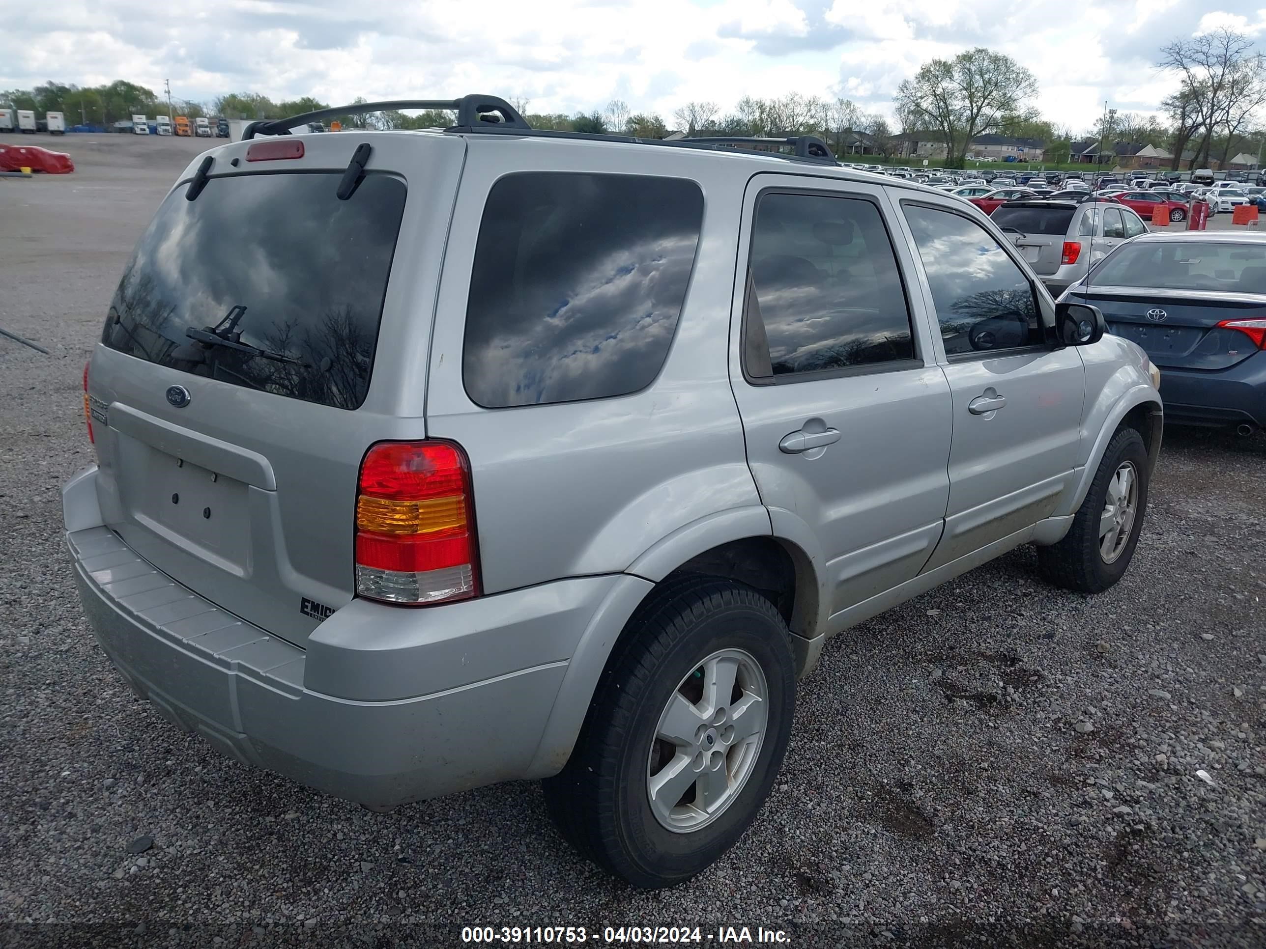 Photo 3 VIN: 1FMYU94185KA63143 - FORD ESCAPE 