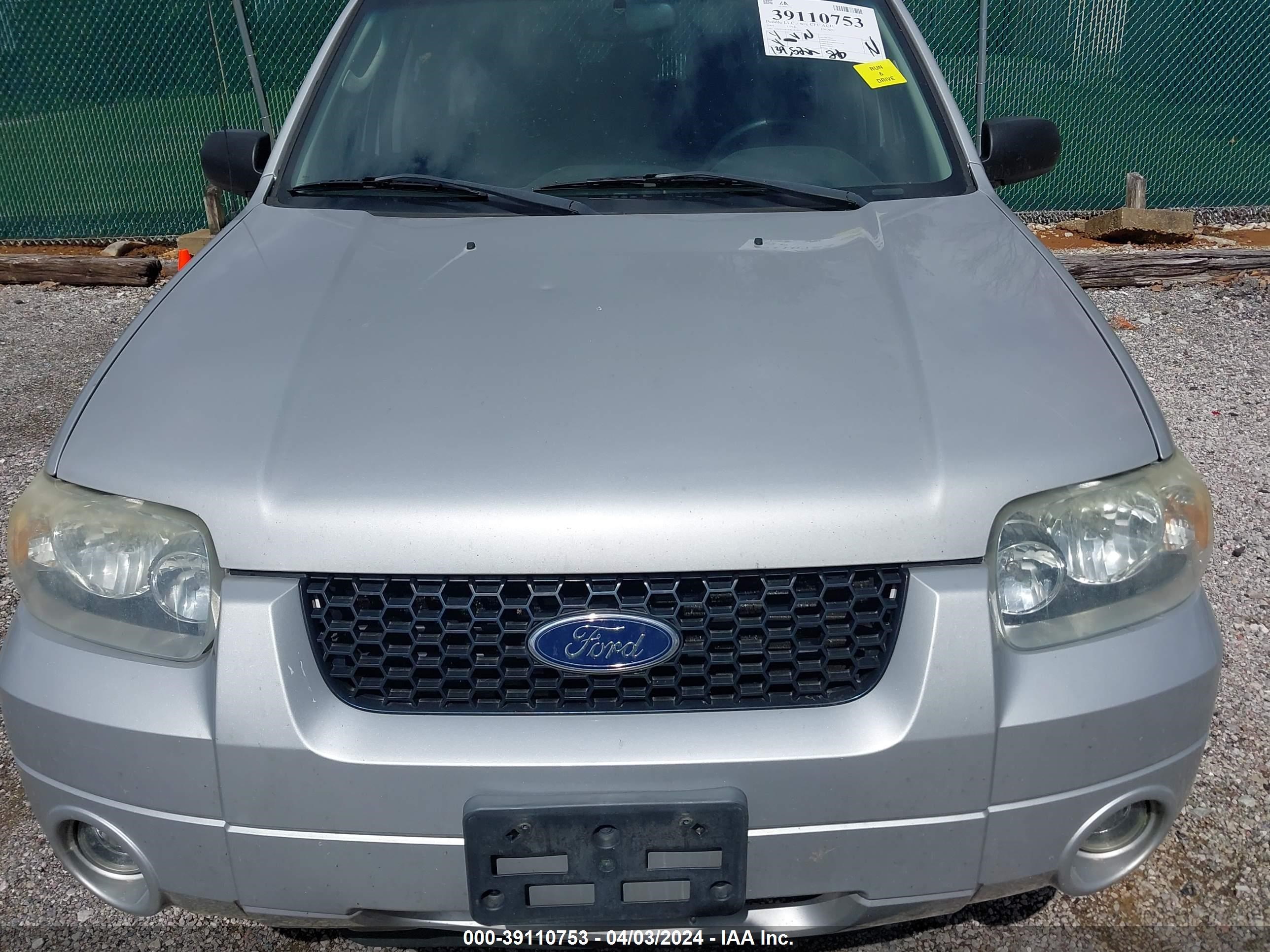 Photo 5 VIN: 1FMYU94185KA63143 - FORD ESCAPE 